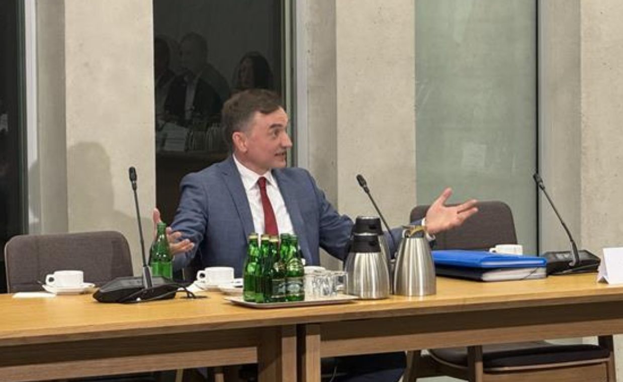 Ziobro przed komisją ds. Pegasusa. Został doprowadzony
