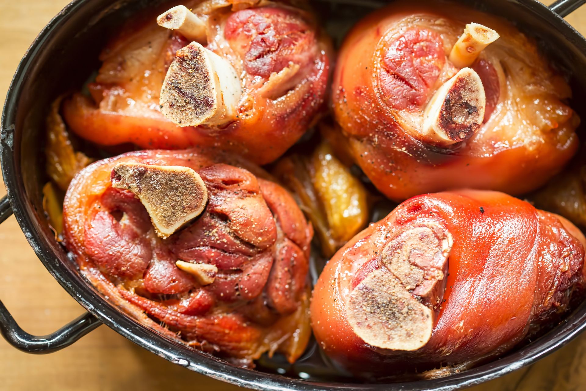 Nasi sąsiedzi jedzą aż miło, bo jest pyszna i napakowana kolagenem. W Polsce wciąż pogardzana