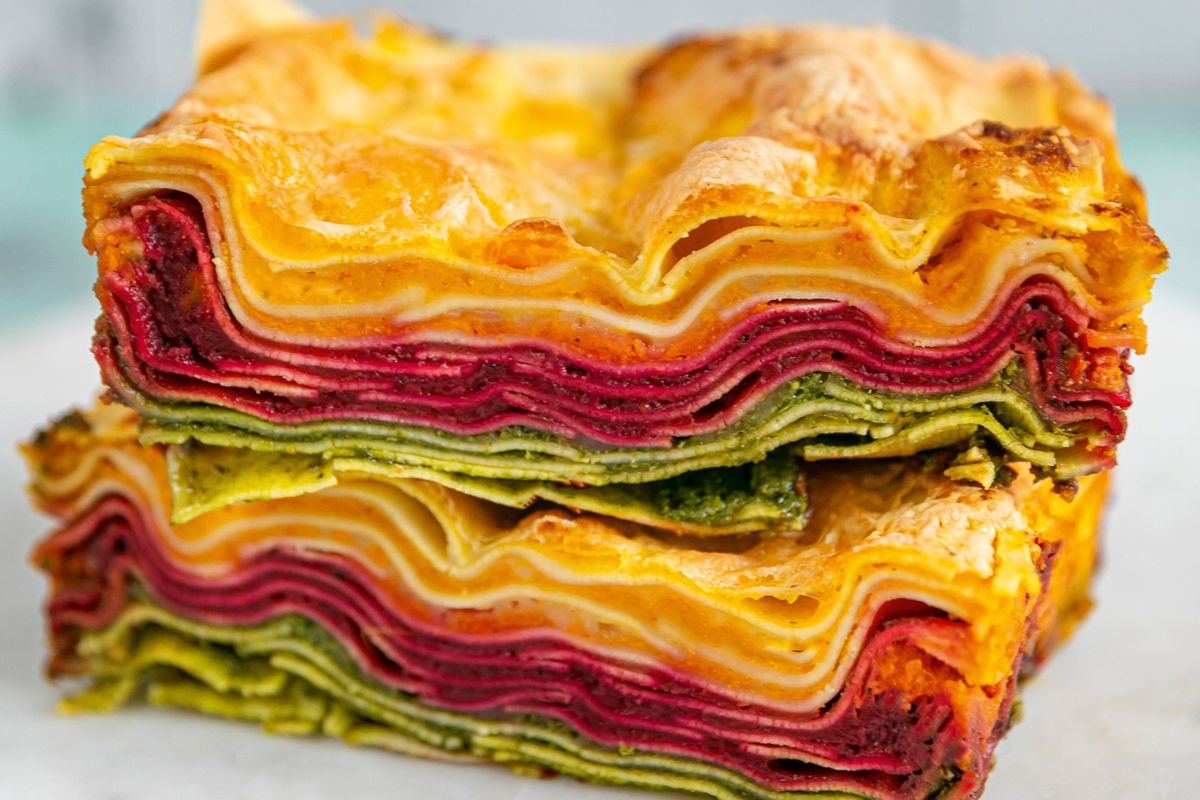 Tęczowa lasagne w trzech smakach wg Jagny Niedzielskiej. Kolorowe warstwy pełne smaku