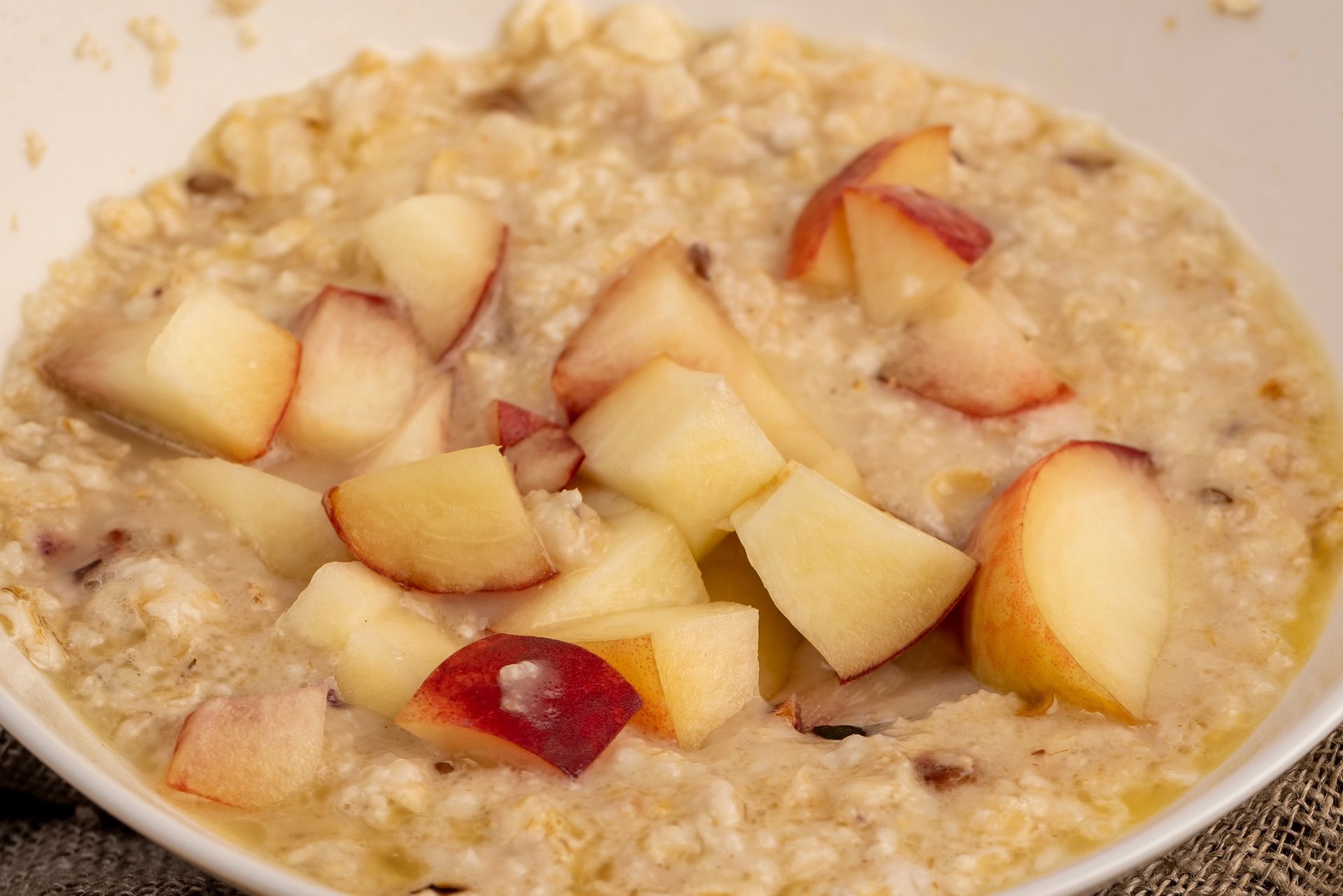 Większość myśli, iż to najzdrowszy wybór na śniadanie. Tak reaguje organizm, kiedy codziennie jesz płatki owsiane