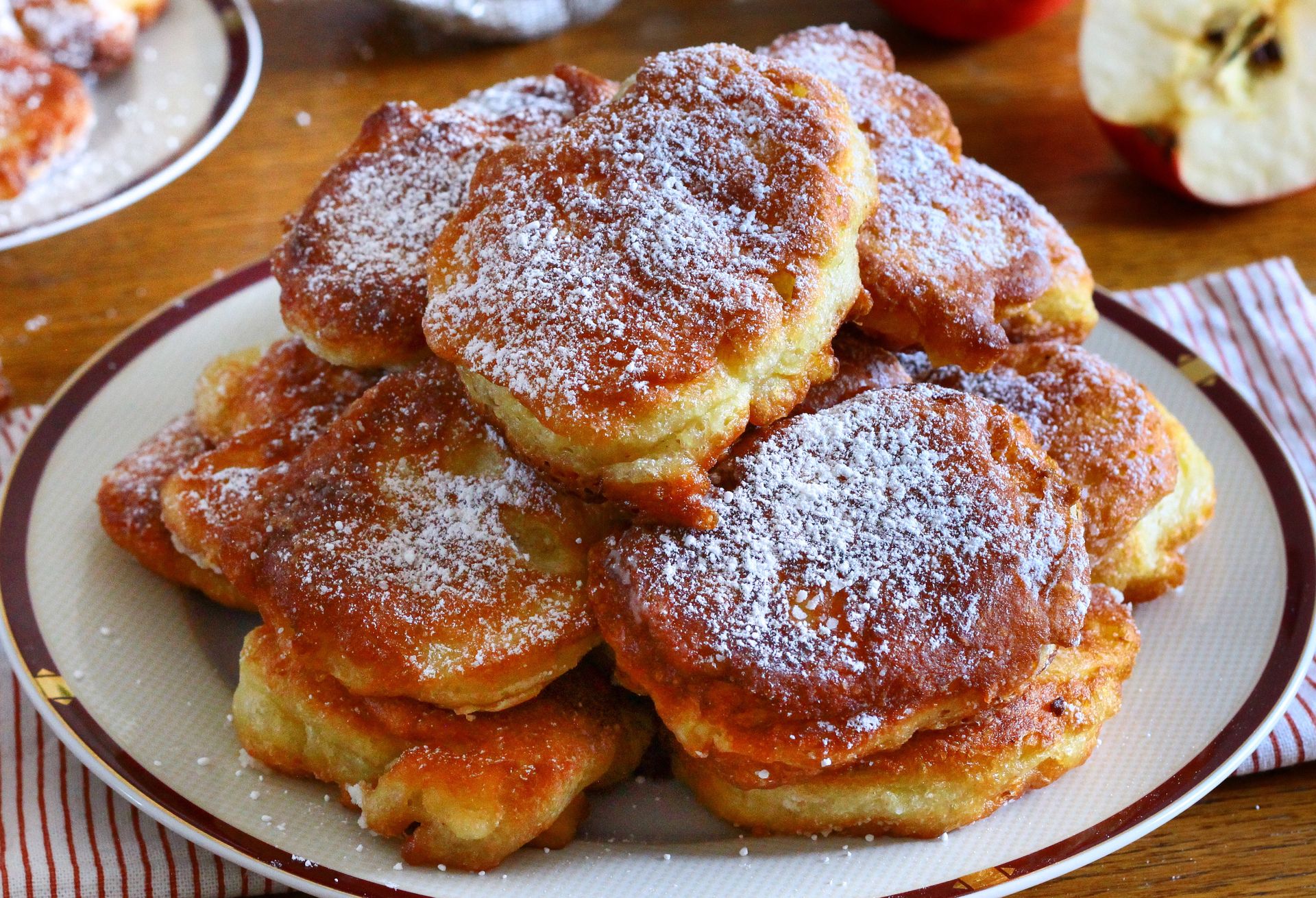 Racuchy robię bez drożdży. Z innym składnikiem smakują jeszcze lepiej i są bardzo puszyste