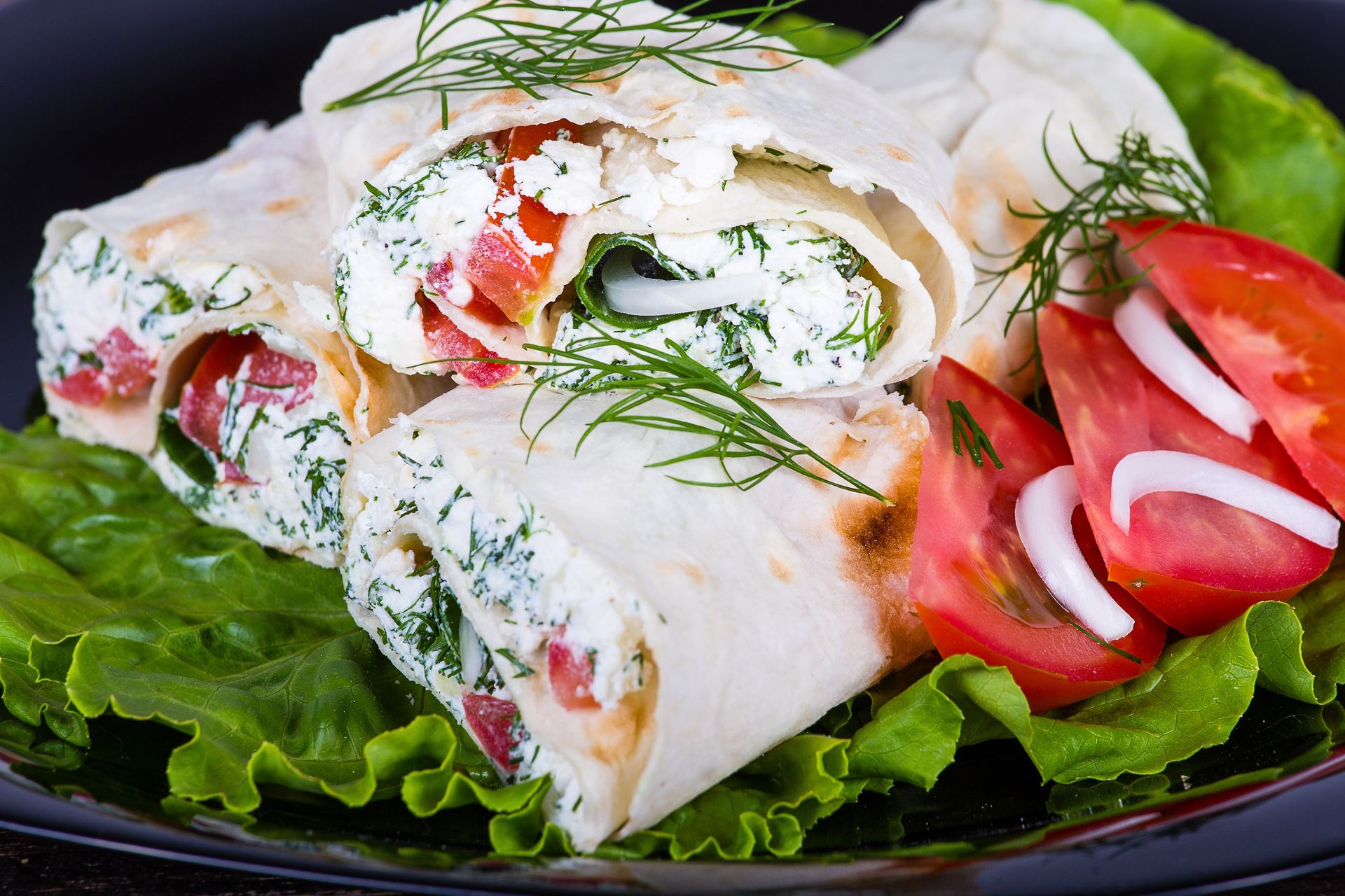 Te roladki z tortilli to hit każdego spotkania. Każdy będzie chciał przepis