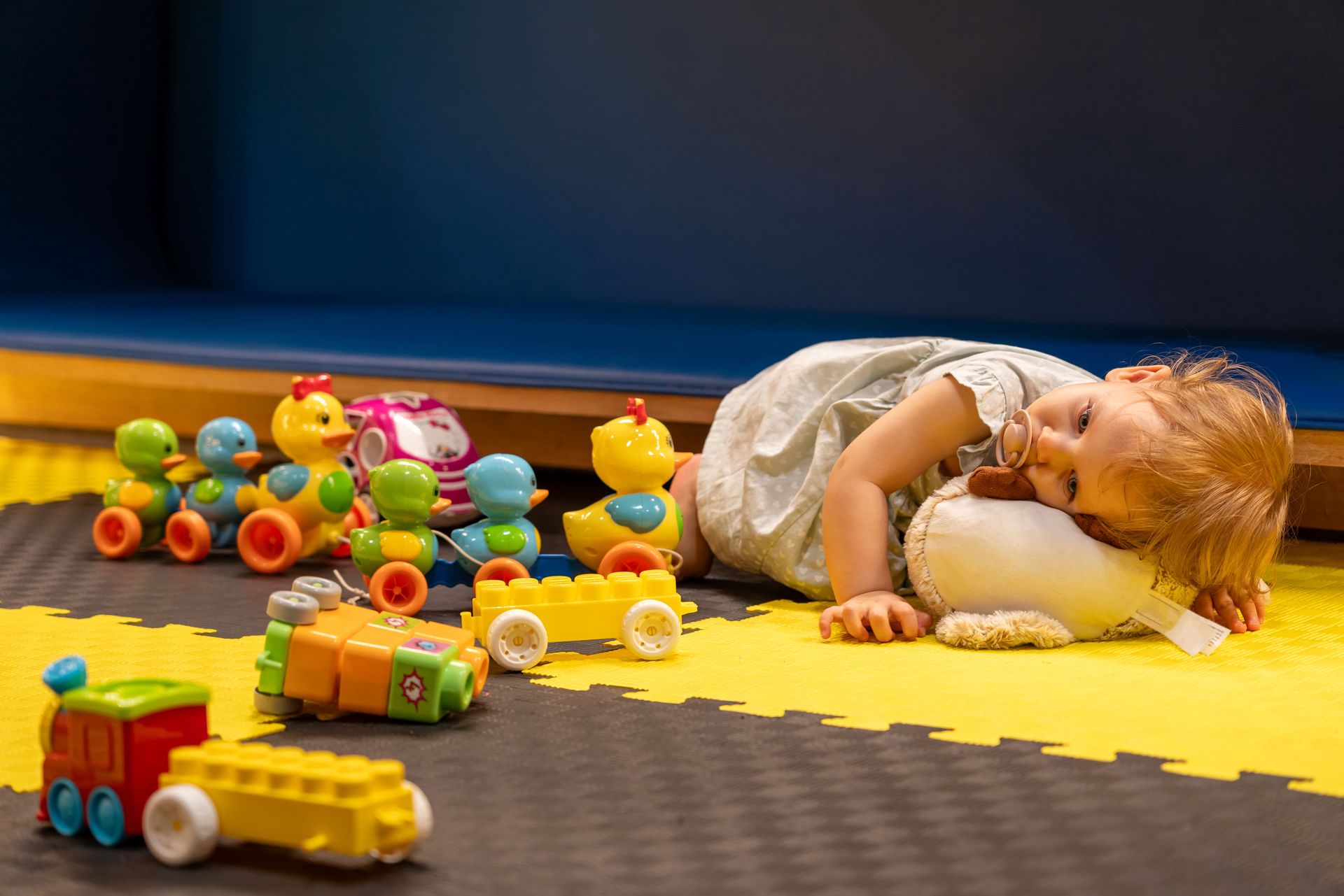 Opiekunka maltretowała dzieci w żłobku. Rzucała nimi o podłogę