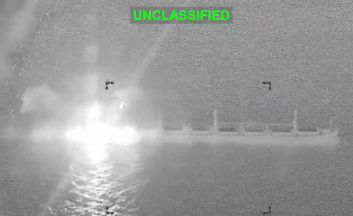 USA unieruchomiły statek w Zatoce Omańskiej. "Pocisk trafił w rufę"