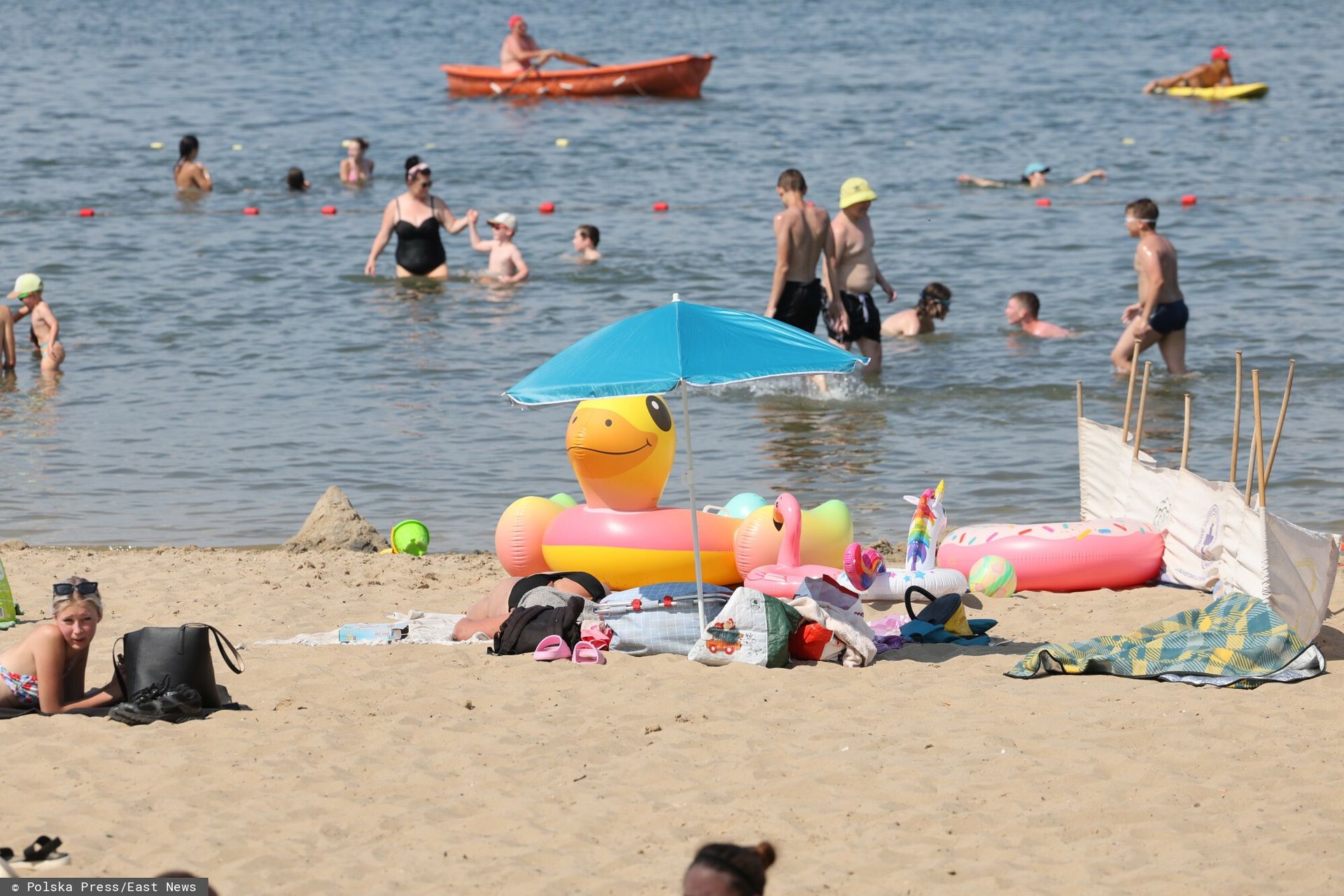 140 kąpielisk z zakazami. Służby ostrzegają