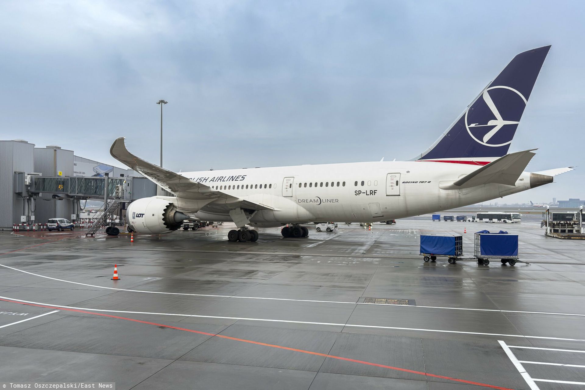 Odladzanie samolotów na Lotnisku Chopina. Możliwe opóźnienia