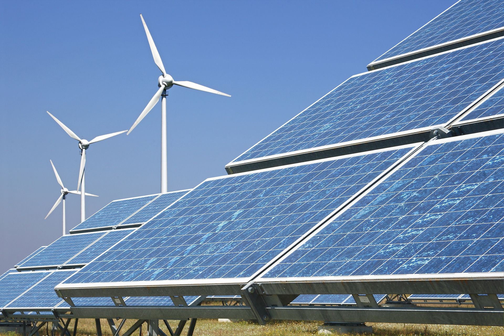 "Niezwykły progres". Wydadzą 683 mld euro na energię odnawialną