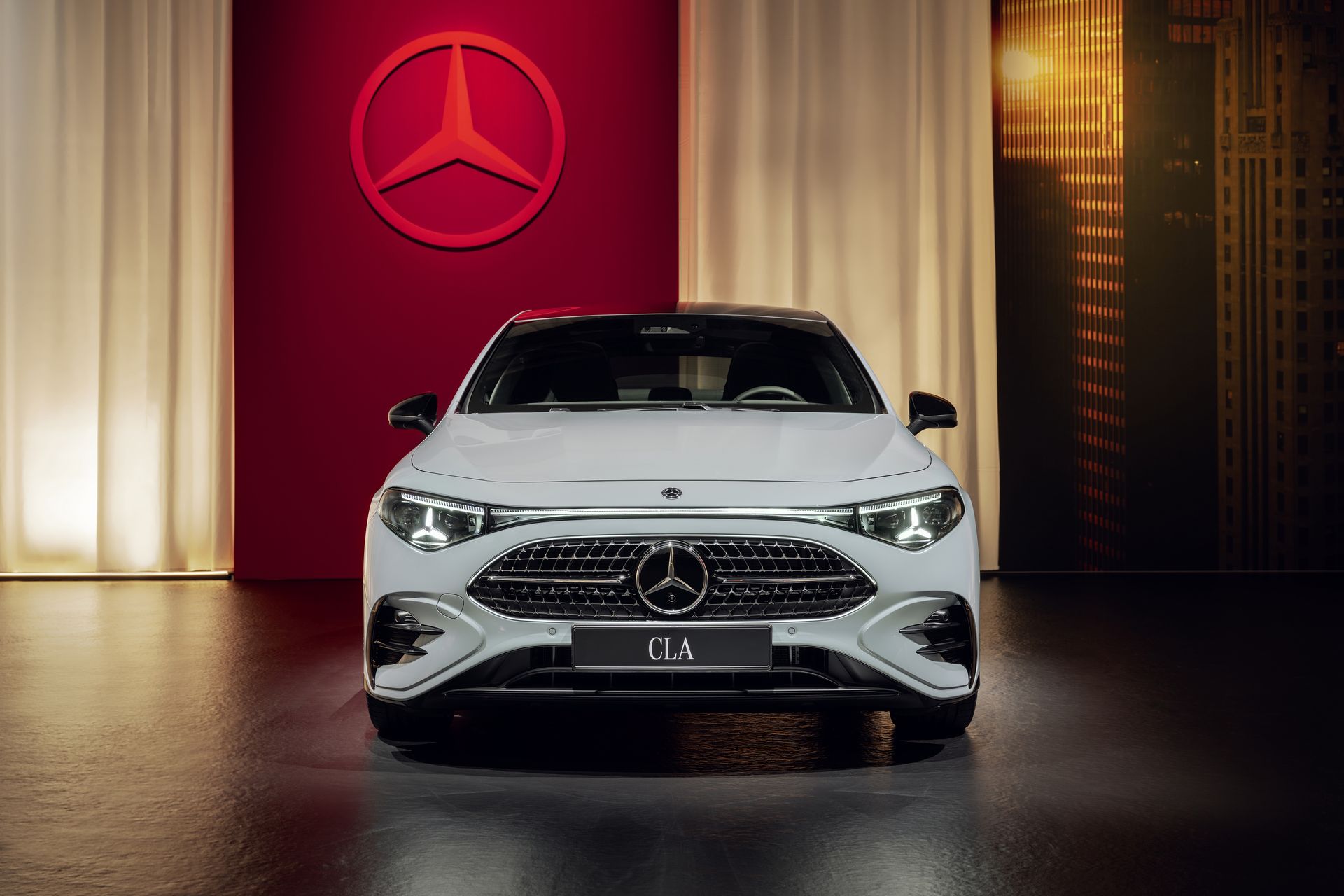 Nowy Mercedes bije rekordy. Fabryki nie nadążają z produkcją