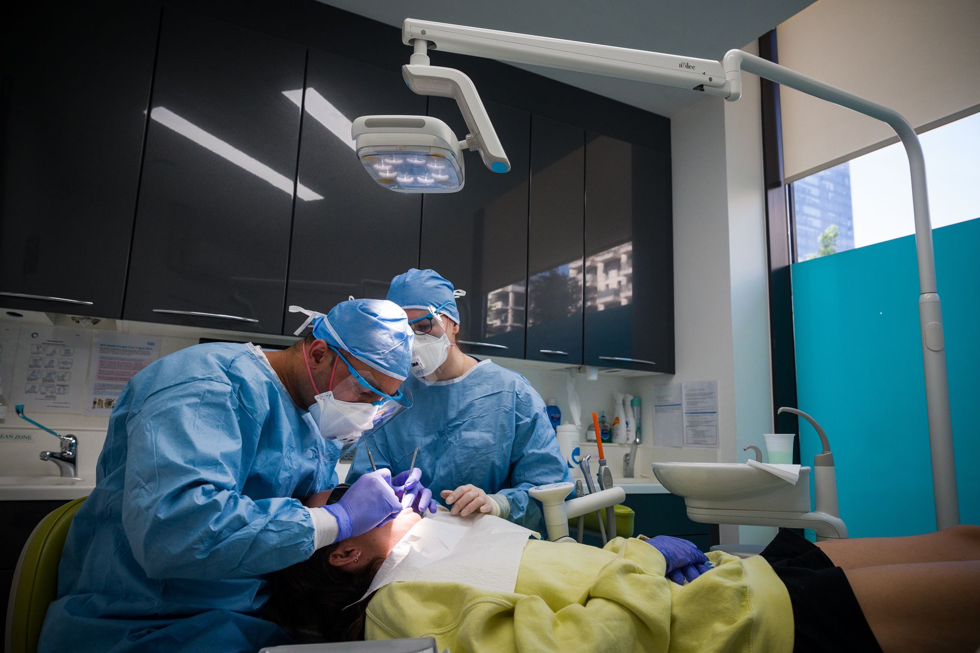 Polaków nie stać na leczenie. Z tych zabiegów rezygnują najczęściej