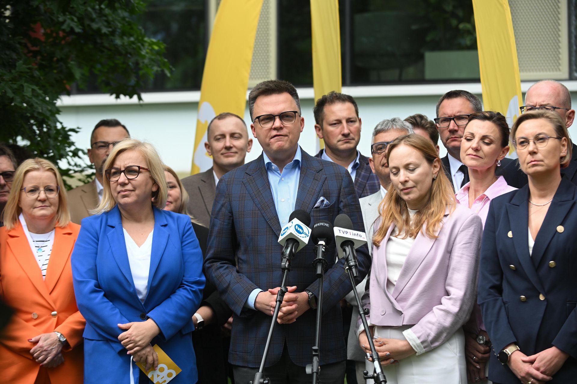 Działacze Polski 2050 o spotkaniu Hołowni. "Nie rozumiem, czemu nocą"