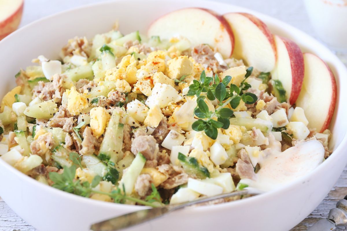 Tę sałatkę zrobisz w 10 minut. Jest idealna na kolację