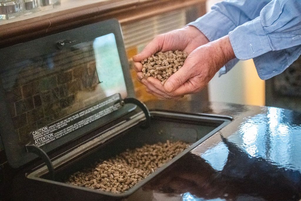 Polacy rzucili się na pellet. Niektóre skupy już świecą pustkami