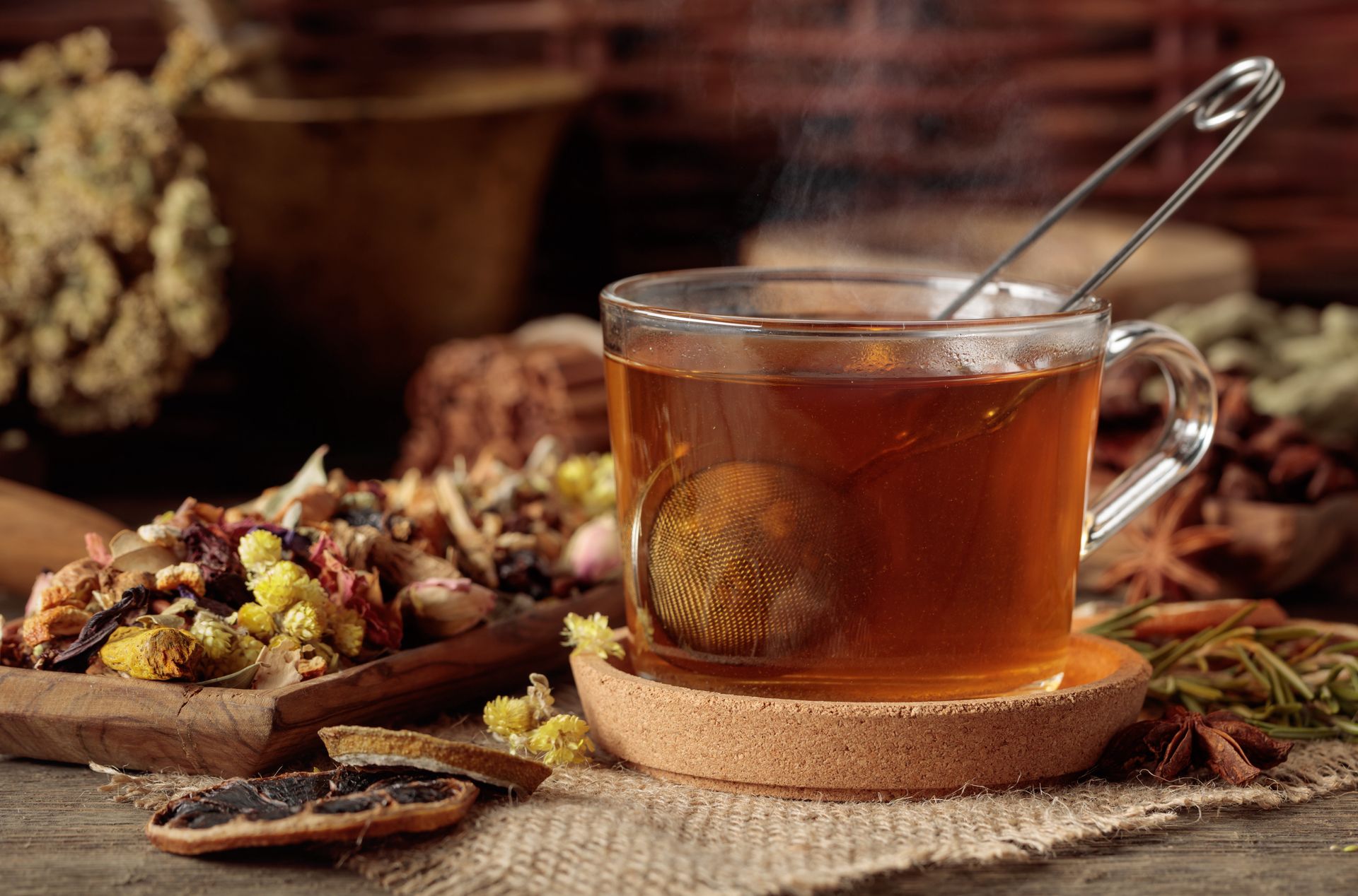 Zrób przed świętami zapasy tych ziół. Przyniosą ulgę, gdy pofolgujesz sobie przy stole