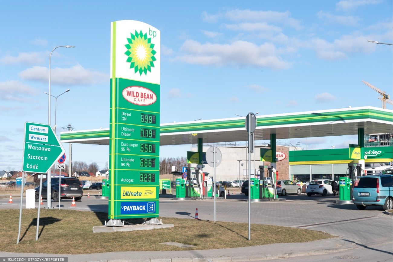Zarobki kasjerów na stacjach BP. Tyle dostają "na rękę"
