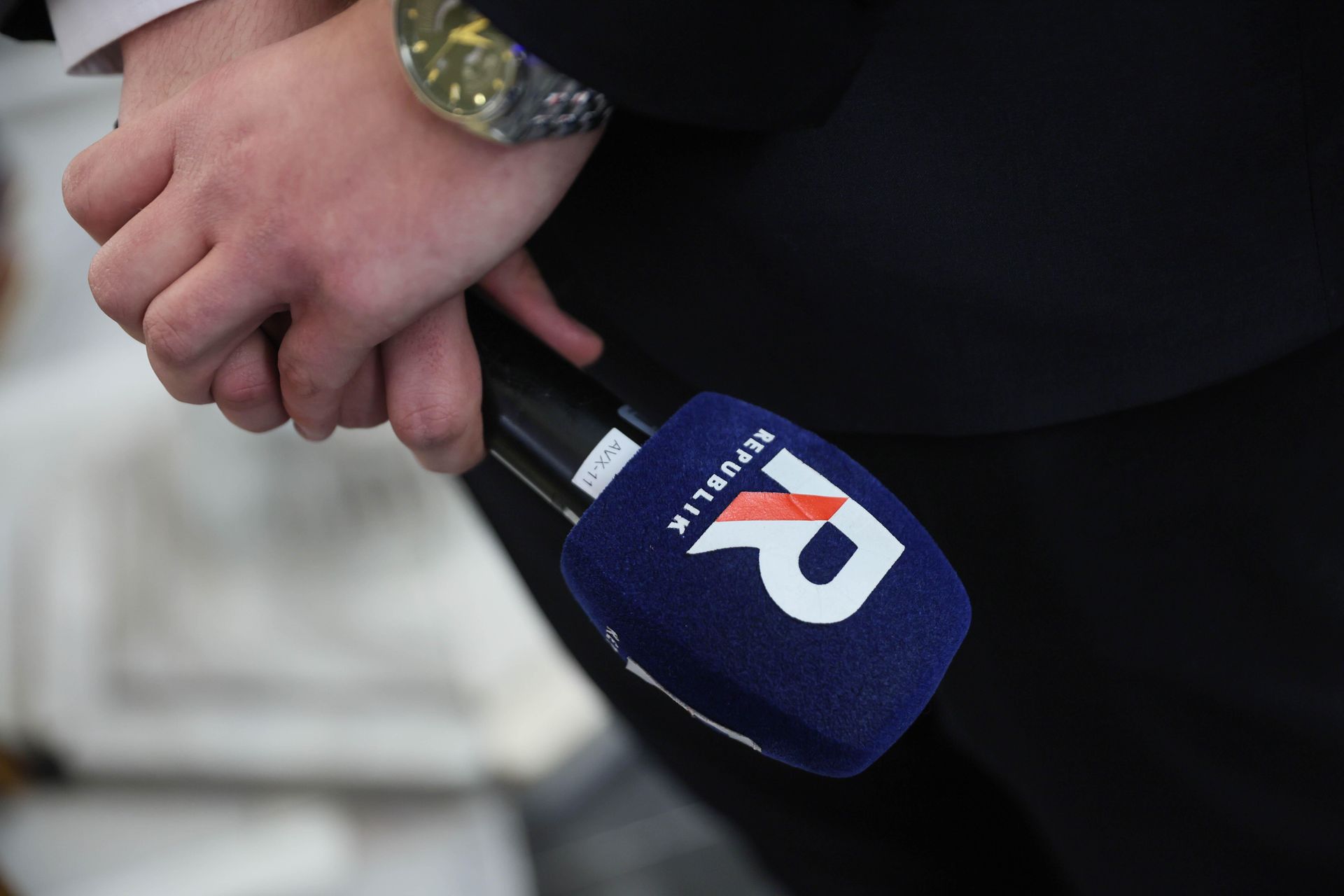 Niefortunny wypadek na antenie TV Republika. Poseł zaczął się śmiać