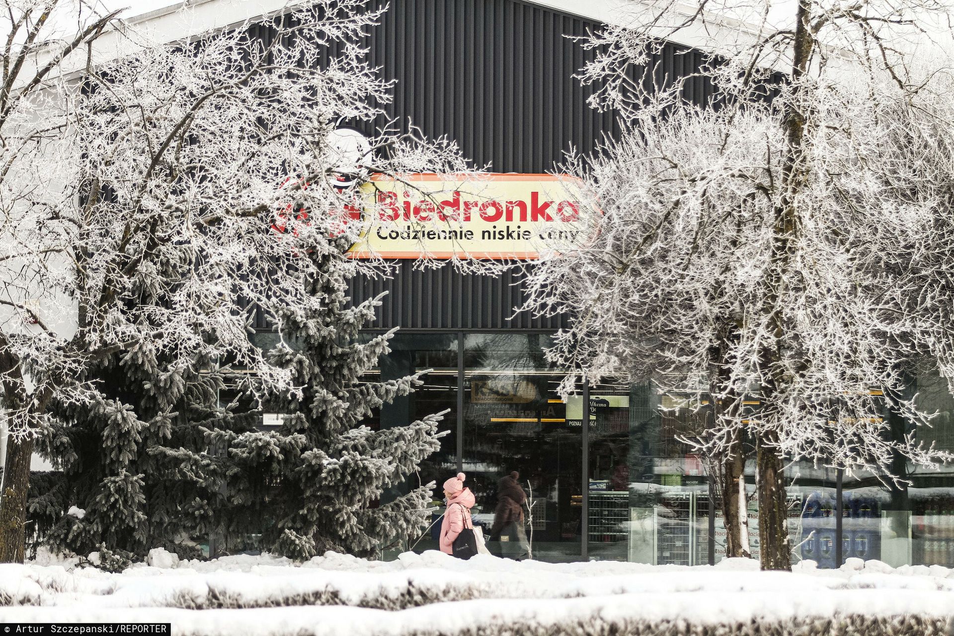 Nowy system na parkingach Biedronki. Oto na czym polega