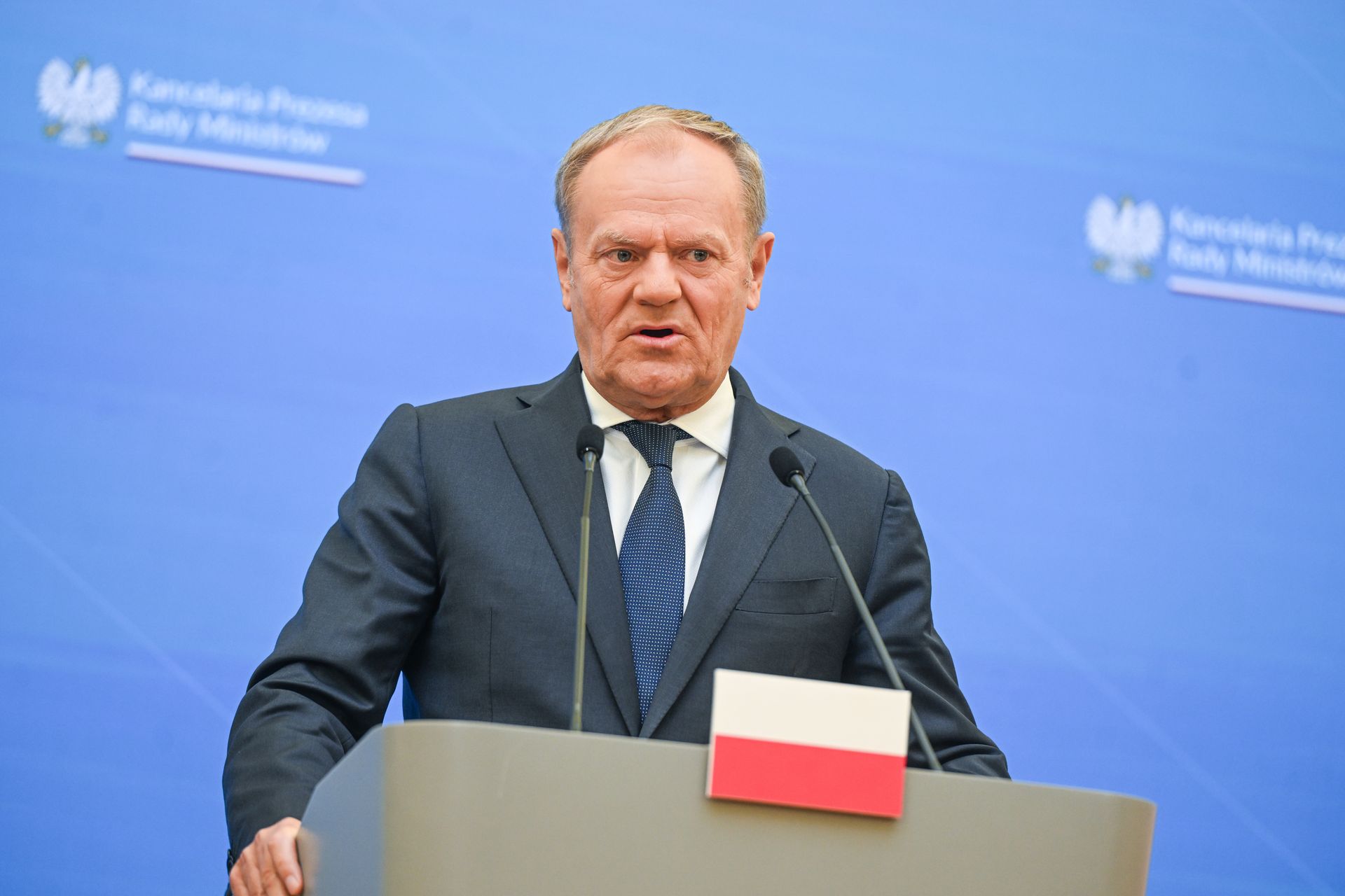 Tusk zabrał głos po debacie. "Kto flagą wojuje"