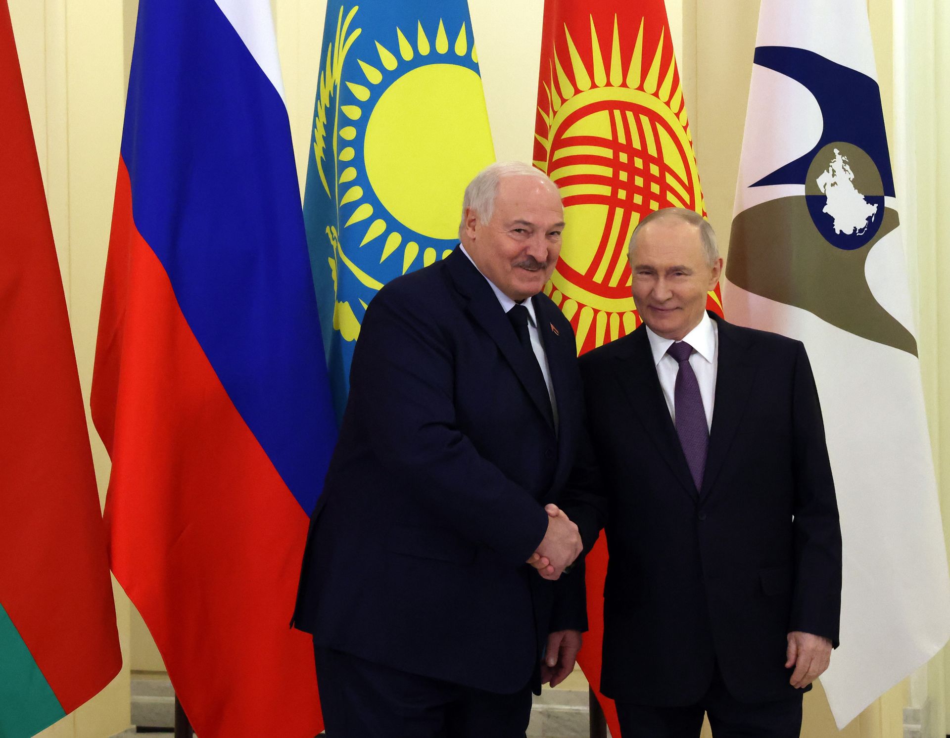 Tak Putin uzależnia Białoruś od Rosji. Przerażające dane