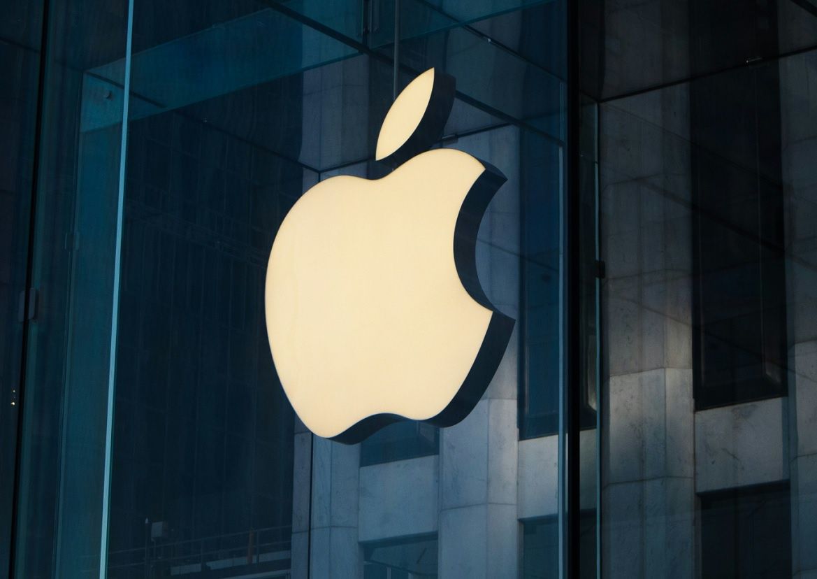 Apple przebiło setkę. Inwestorów niepokoją AI i chipy
