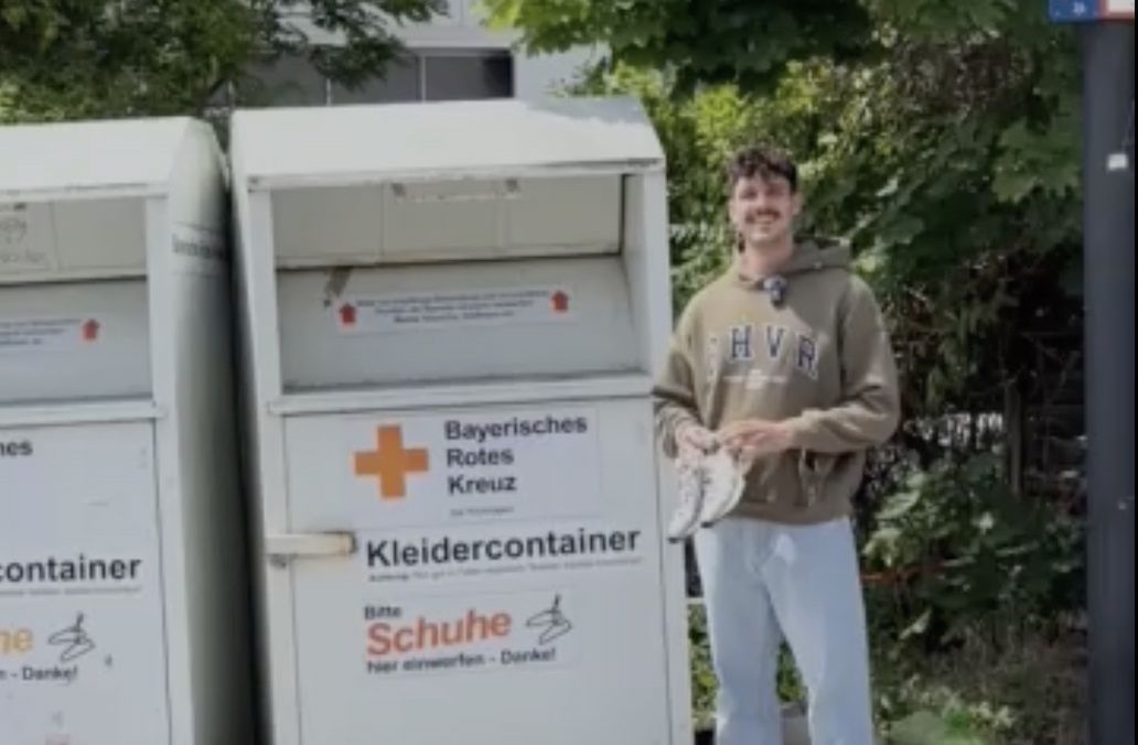 Włożył buty z GPS-em do kontenera Czerwonego Krzyża. Zaskakujący finał