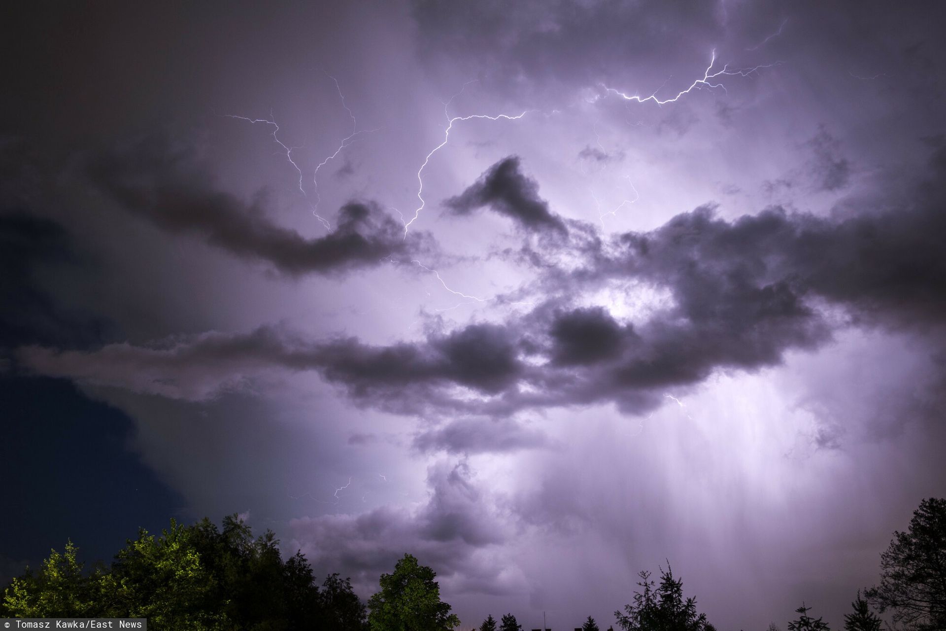 Ostrzeżenia IMGW. Burze i silne deszcze w Polsce