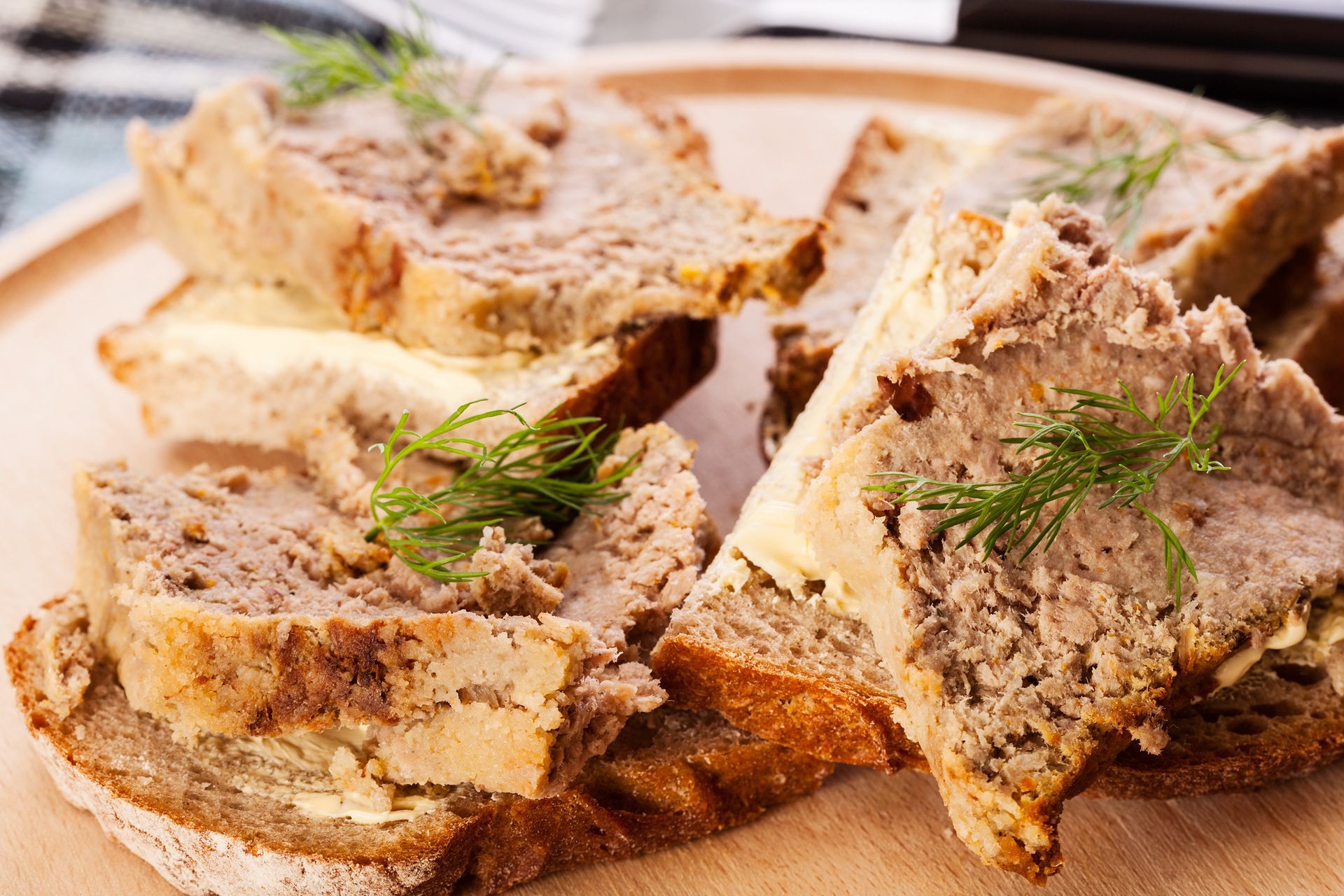 Najgorsze smarowidło do kanapek. Polacy jedzą na potęgę i nie wiedzą, jak sobie szkodzą