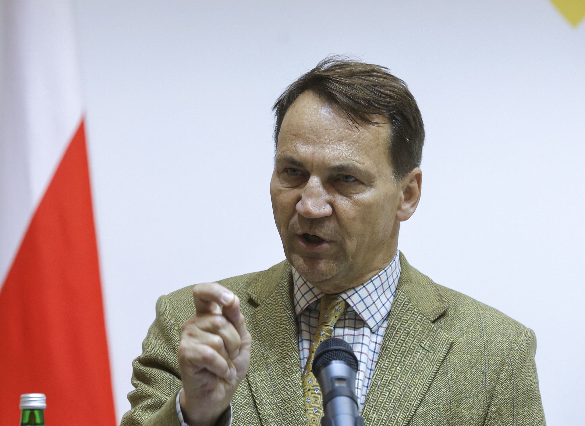 Wizyta szefa MSZ Chin w Polsce. Co przyniesie spotkanie z Sikorskim?