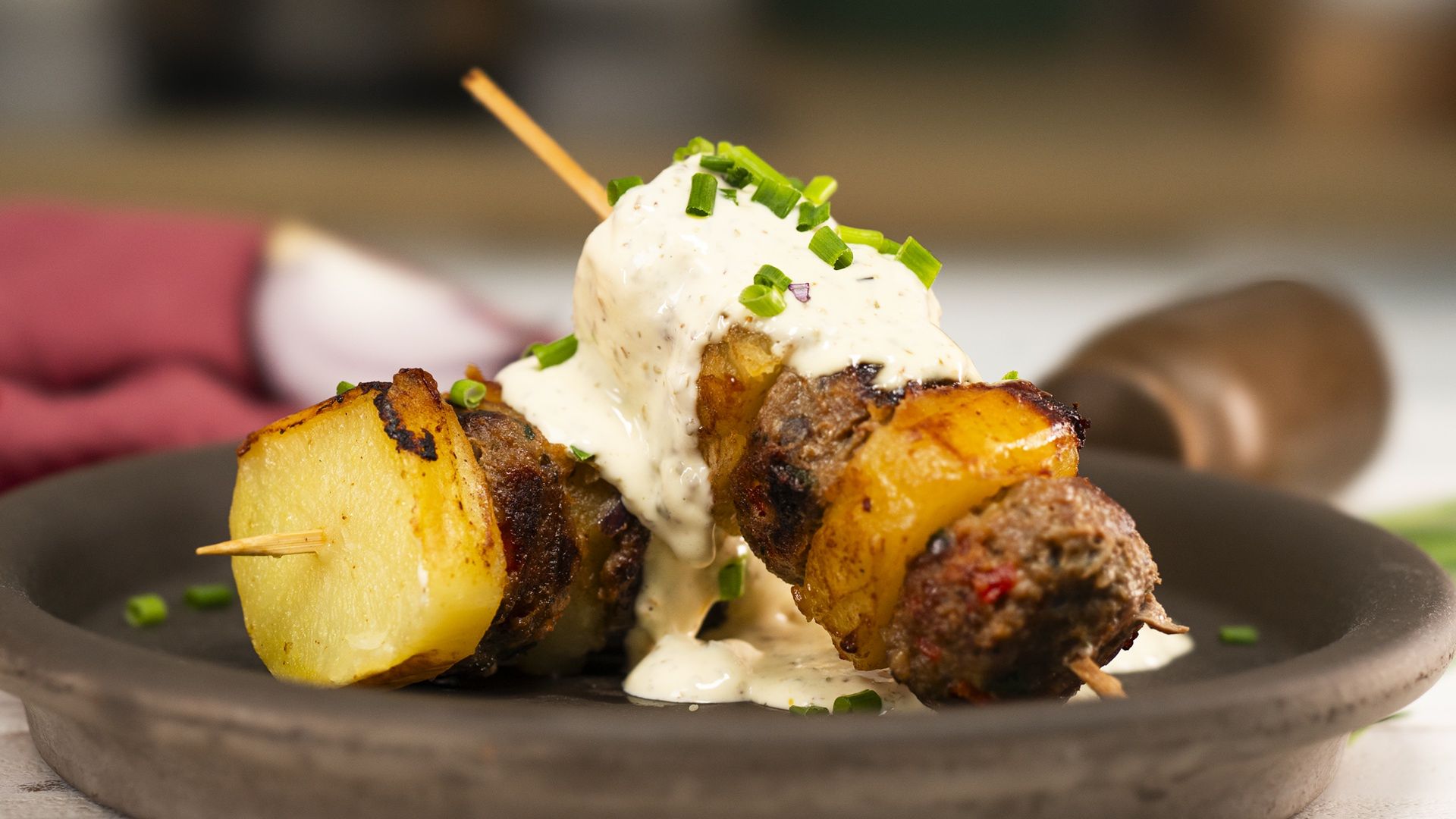 Indyk z ziemniakami na grilla. Poznaj nasz przepis dnia na obiadowe szaszłyki