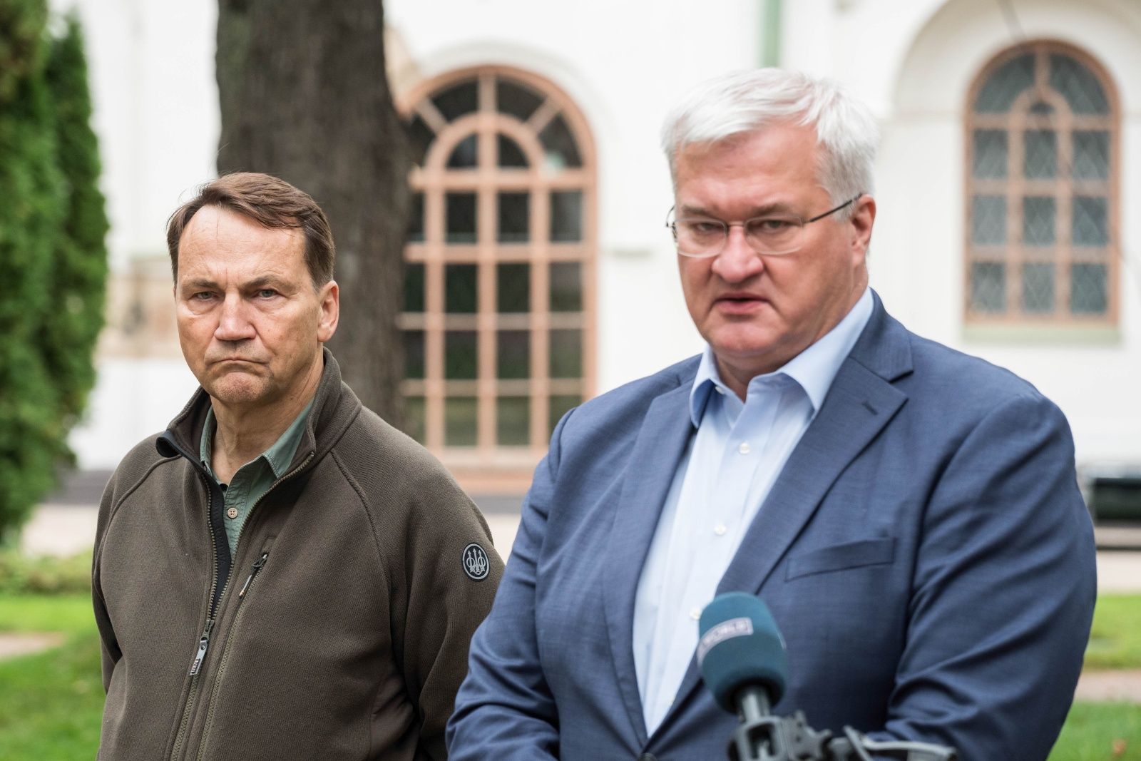 "Terroryzm rosyjski przeszedł przez drzwi". Sikorski reaguje na ataki