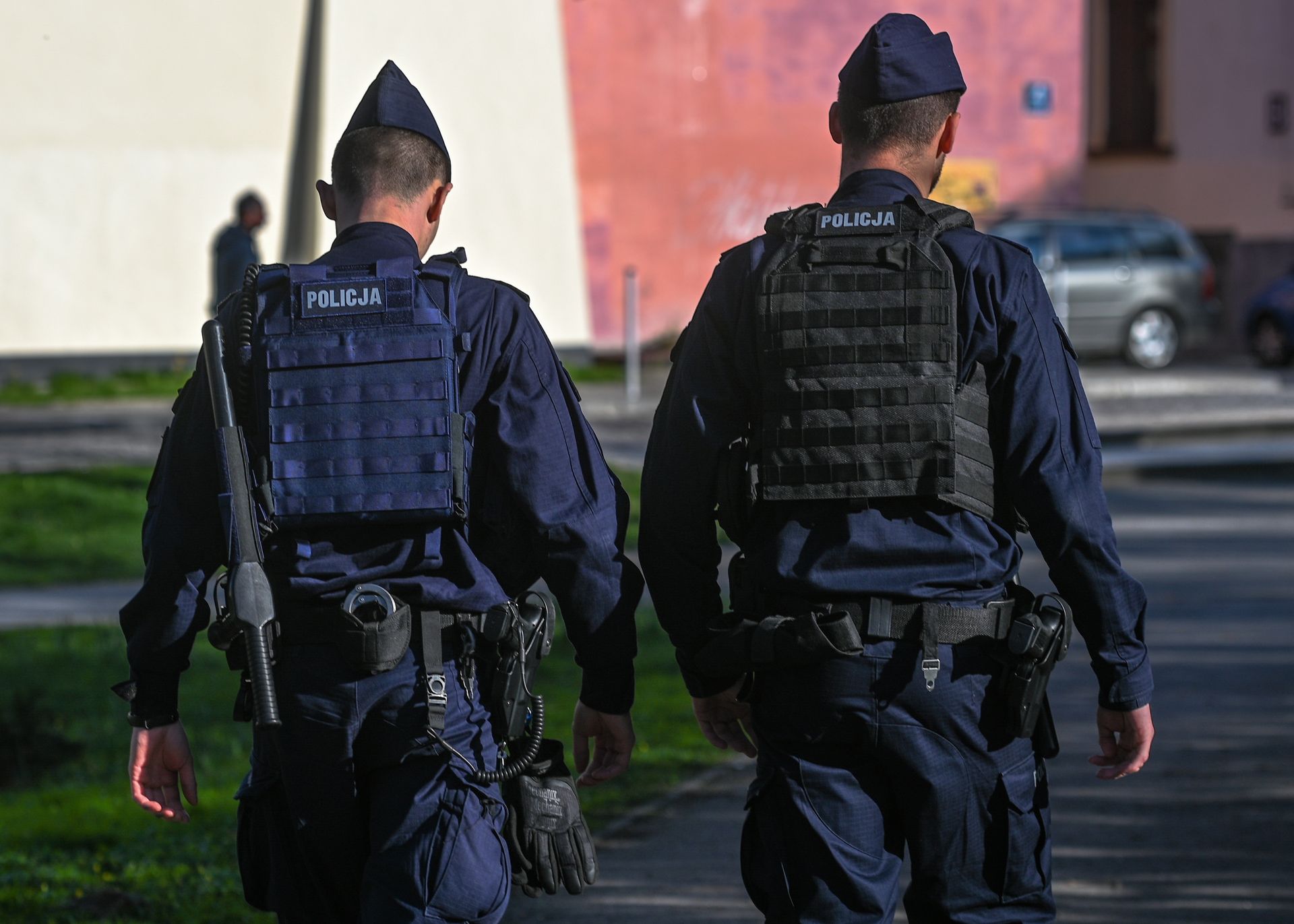 Strzał na bazarze w Warszawie. Trwa obława