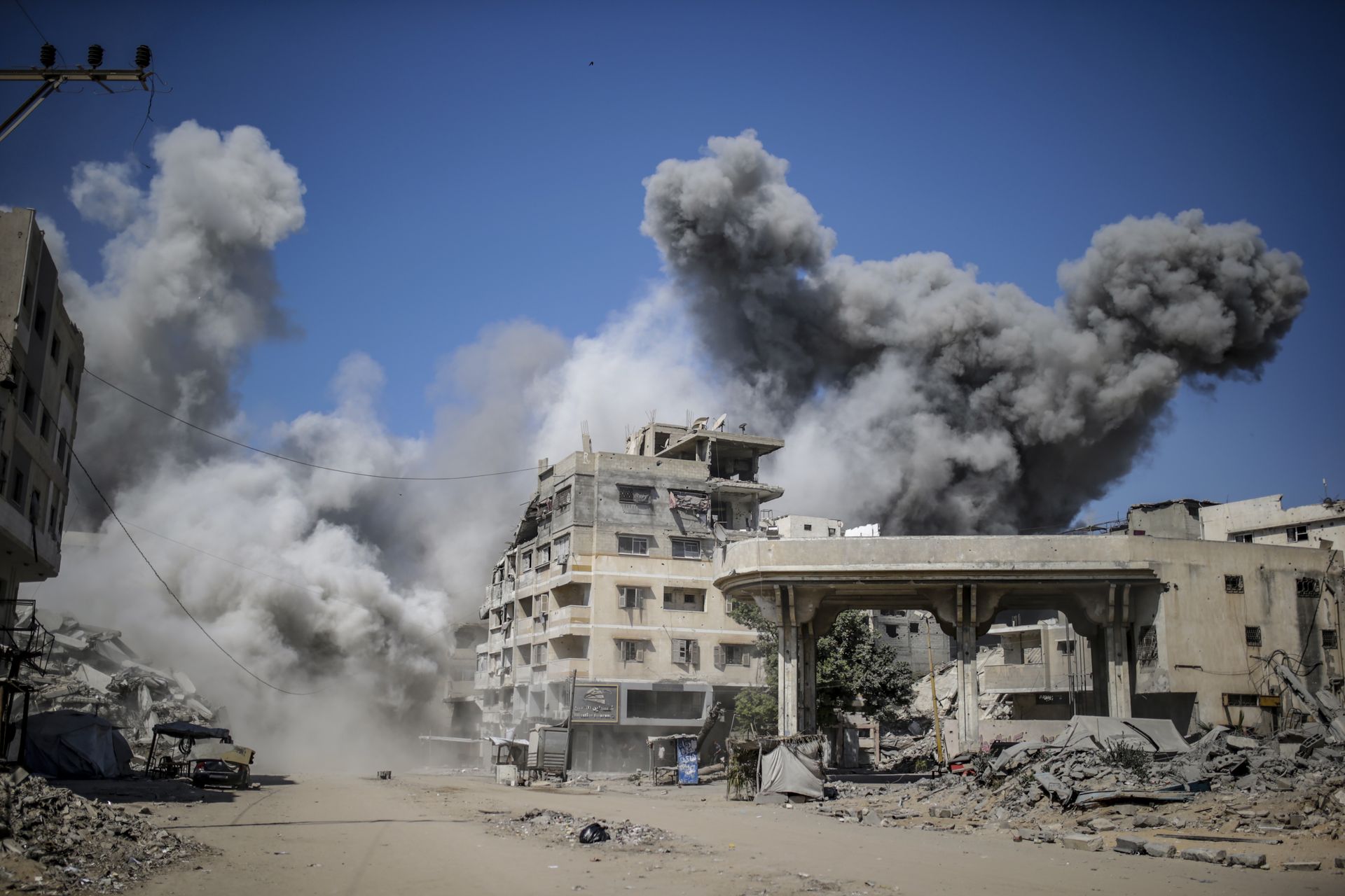 Izraelskie ataki w Gazie. 140 celów zaatakowanych, 77 ofiar