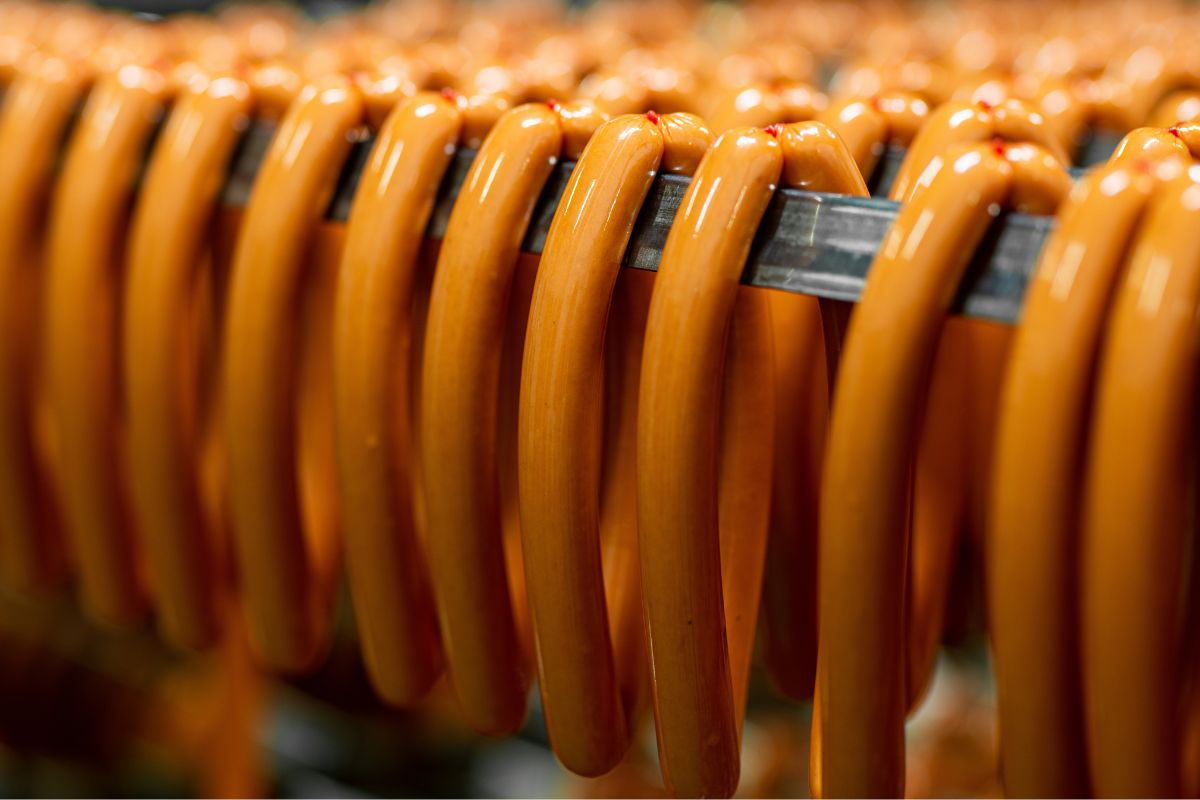 Czy można jeść parówki na zimno? Wiele osób wciąż popełnia przy nich błąd