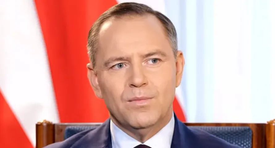 Wraca "kawalerka od pana Jerzego". Sztab Karola Nawrockiego ukarany