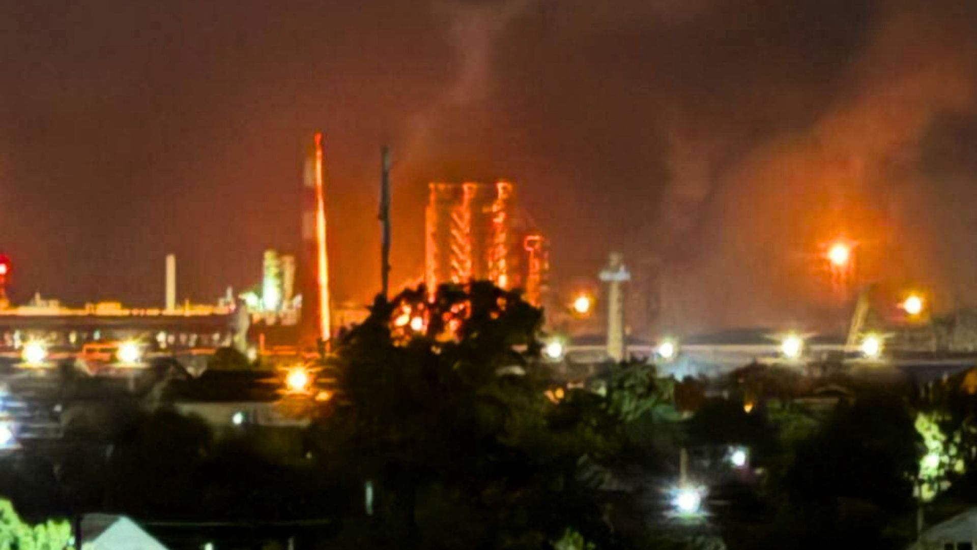 Atak dronów na Rosję. Uszkodzenia w Rostowie i pożar rafinerii