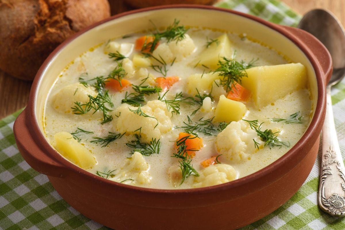 Dodaję łyżkę na koniec gotowania. Kalafiorowa smakuje lepiej niż u mamy