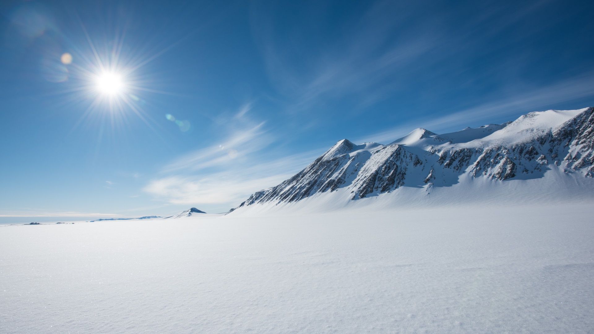 Najwyższy wulkan na Antarktydzie. Erebus rozsiewa złoty pył po okolicy