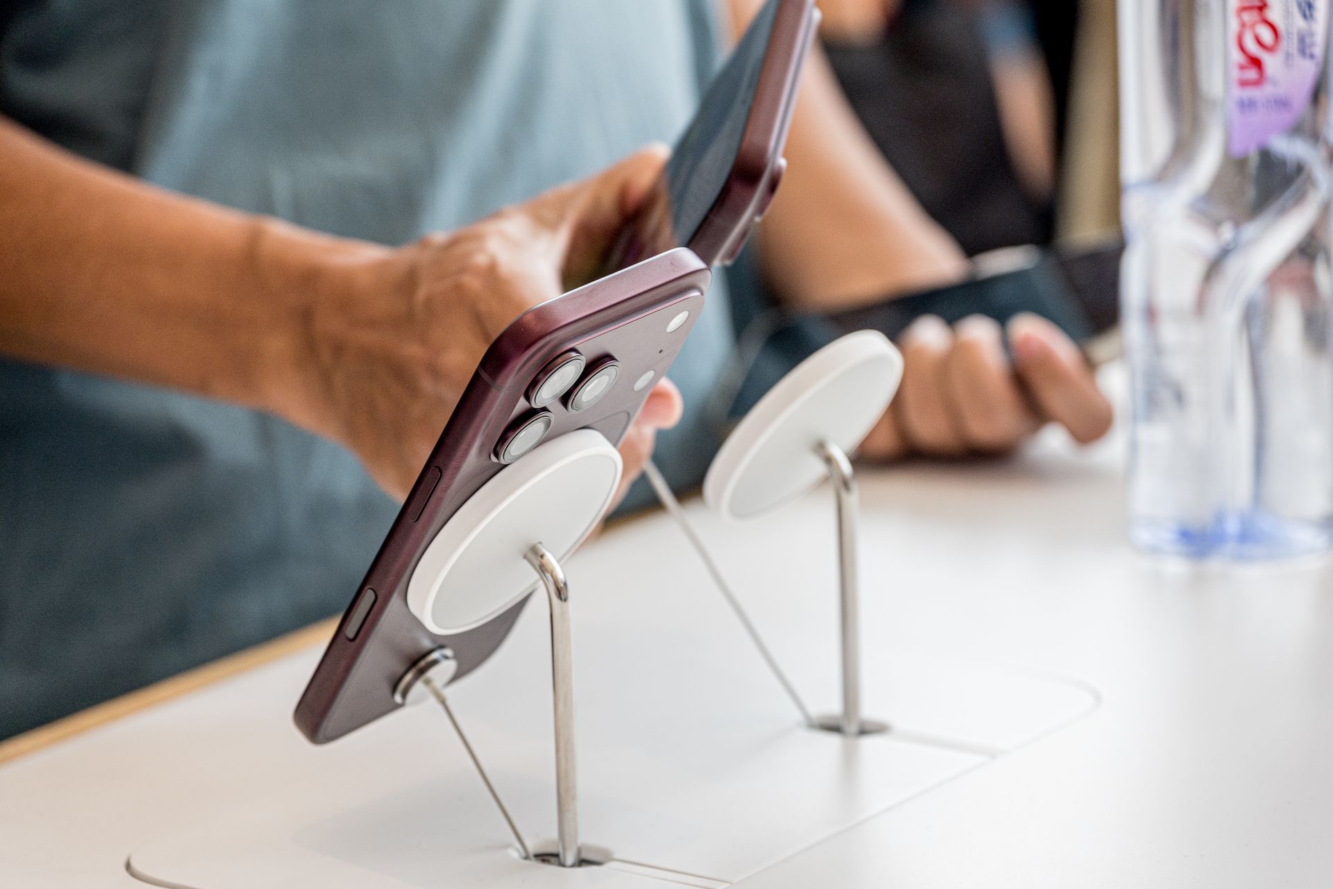 Kupujesz iPhone 18 Pro z importu? Telefon może się różnić od polskiej wersji