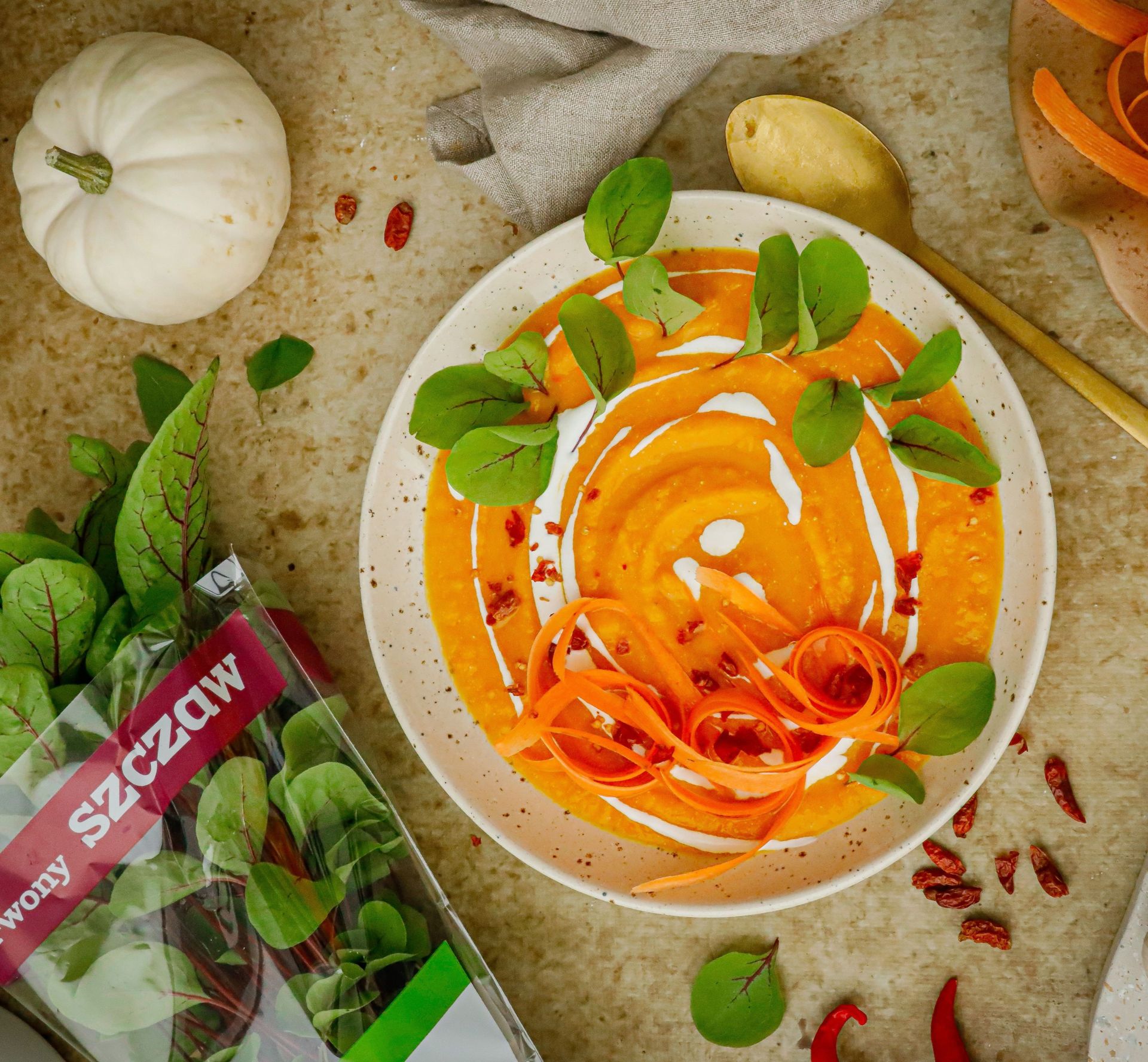 Aromatyczny dom: inspiracje na ziołowe akcenty do dań jesiennych i zimowych