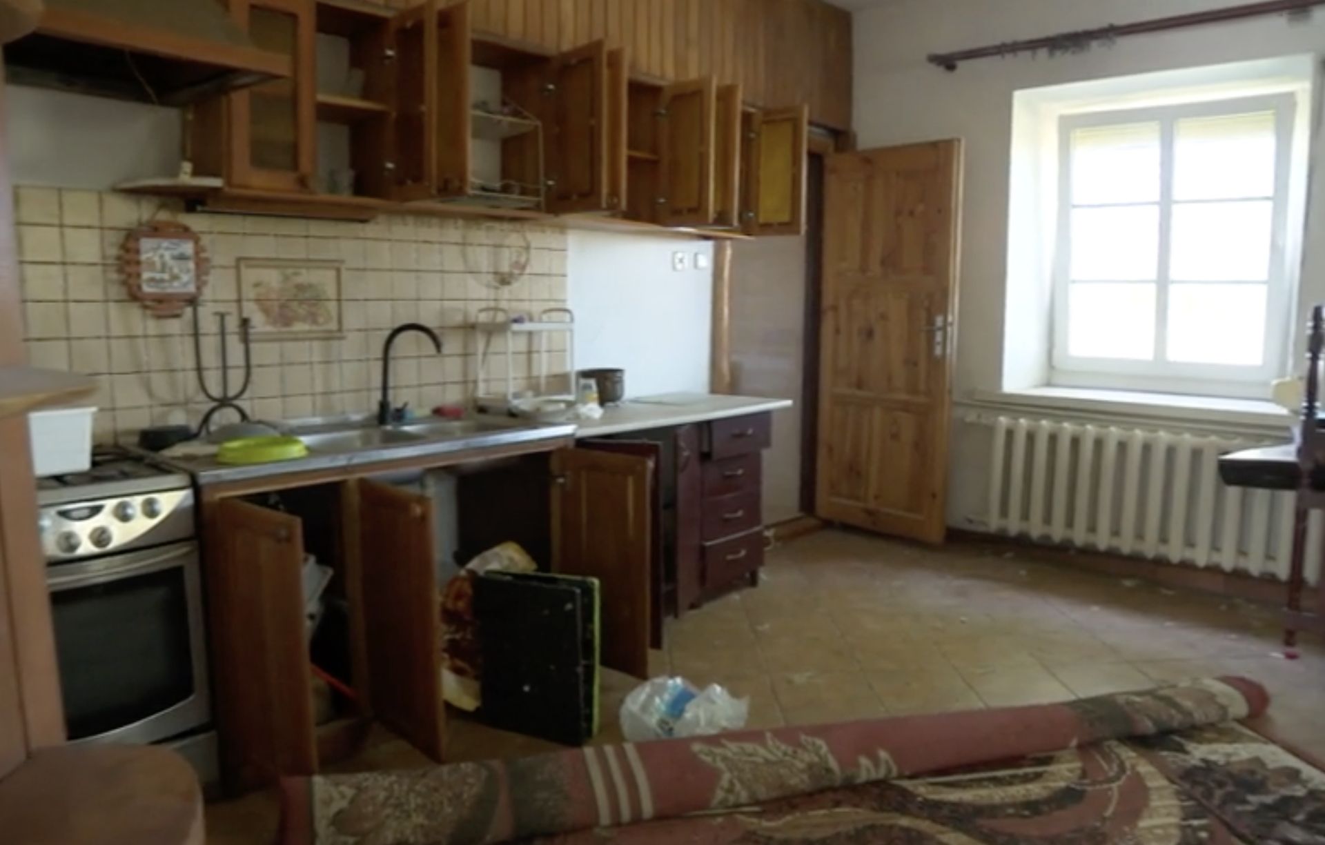 "Zamieniony w oborę". Wynajął zabytkowy dworek i może żałować