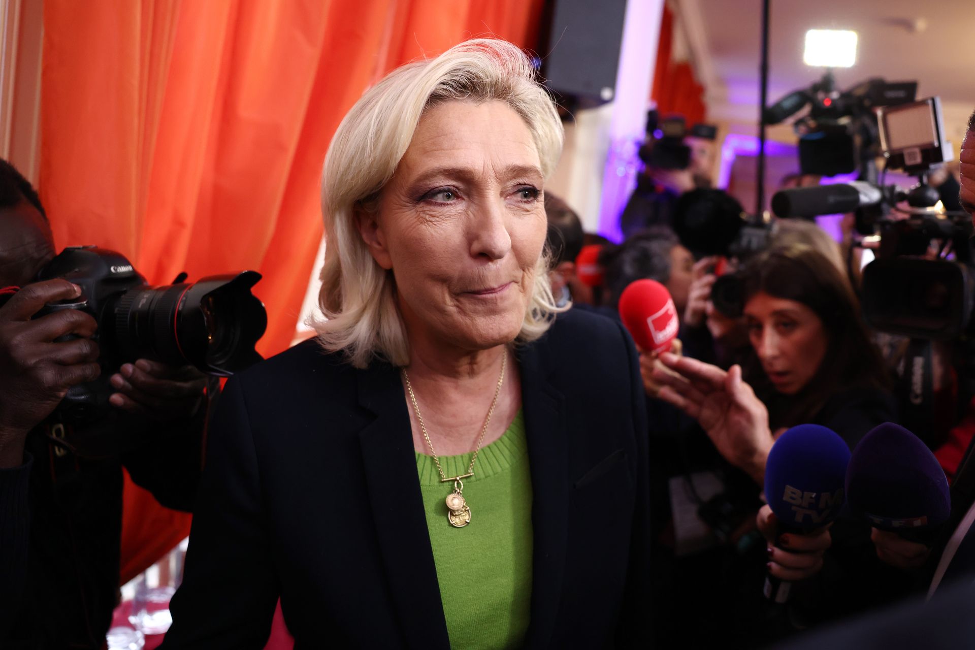 Sondażowa dominacja Le Pen. Liderka skrajnej prawicy mknie do II tury