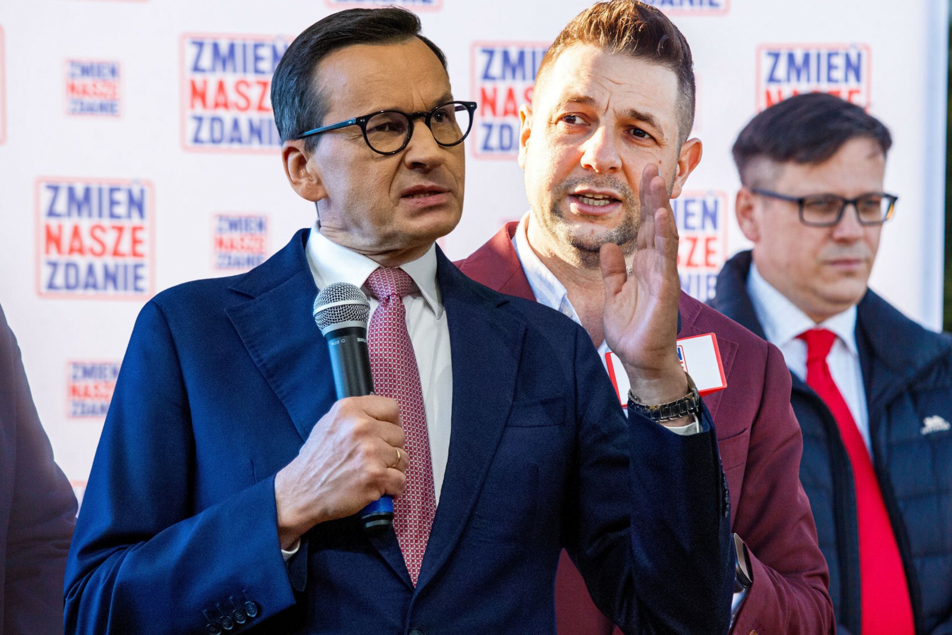 "Ma problem z ułamkami". Morawiecki uderza w Jakiego