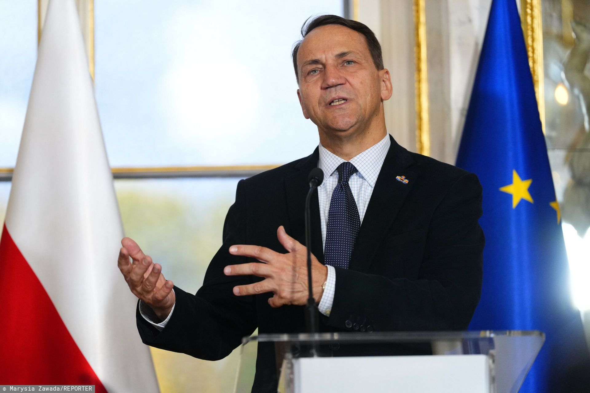 Sikorski: Wystarczy jeden telefon Putina do Gierasimowa