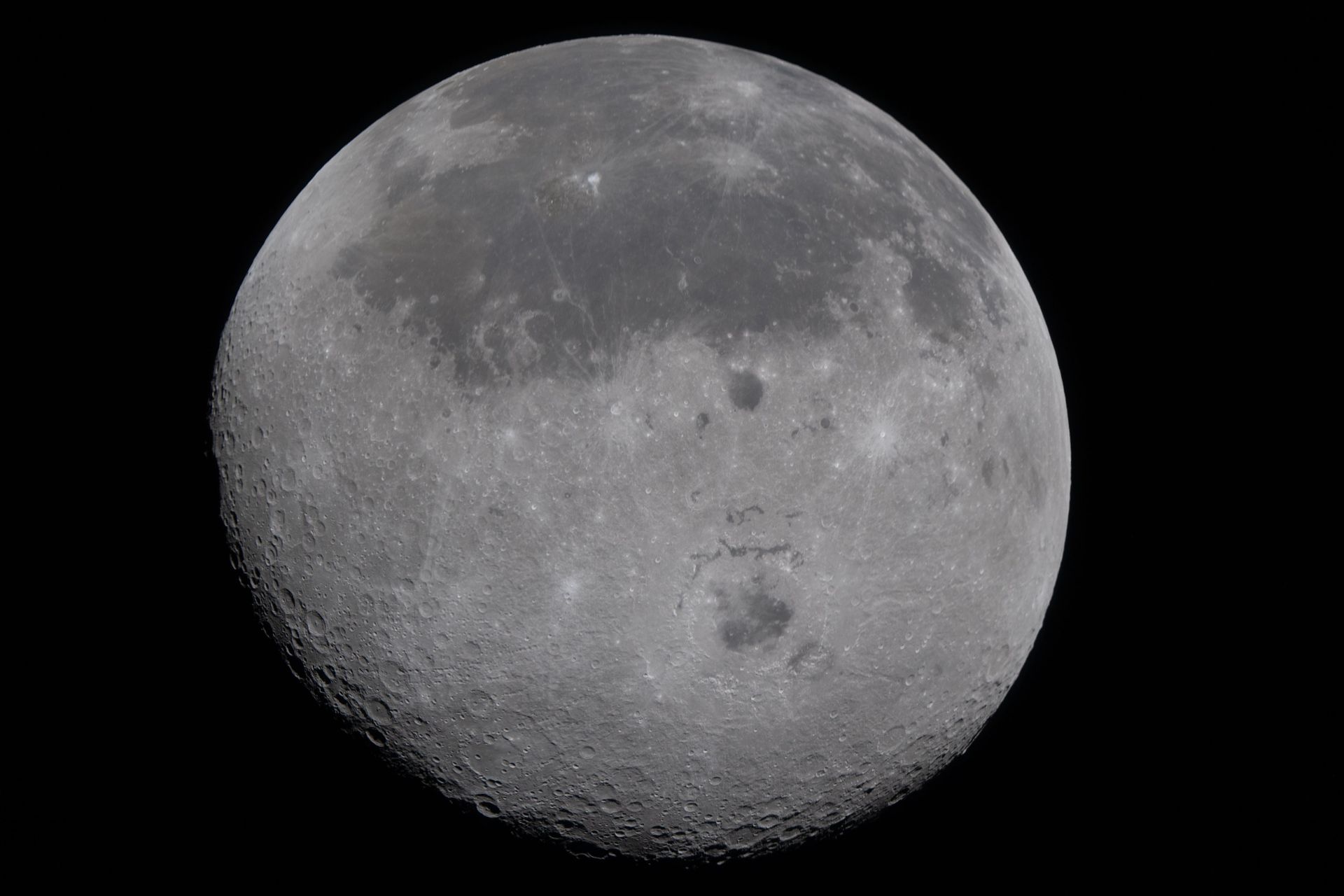 17 lat obserwacji NASA. Nowy model AI rewolucjonizuje badania Księżyca