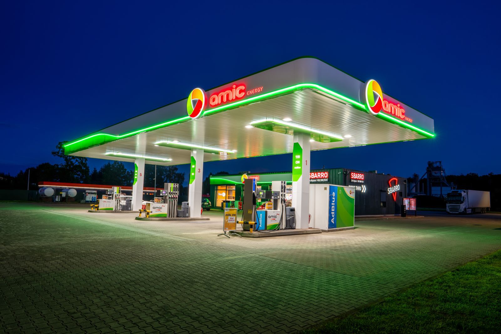 AMIC Energy połączył siły z globalnymi liderami z branży gastronomicznej. Jak kooperacja z Subway i Sbarro napędza rozwój sieci?