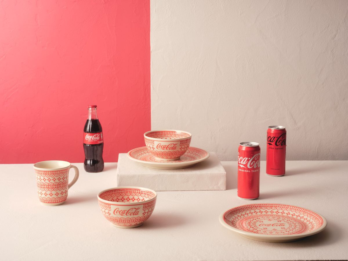 Słynna polska ceramika z serią naczyń z logo Coca-Cola
