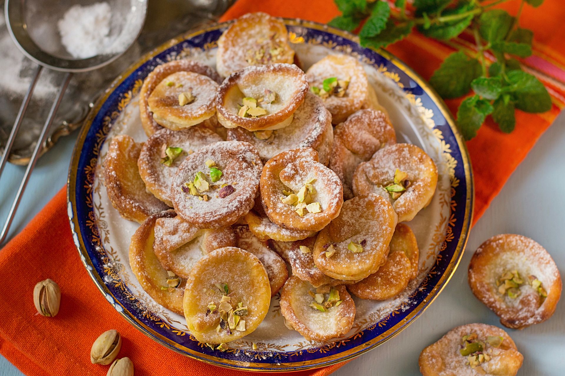 Zachwycają smakiem i wyglądem. Ciasteczka, które smaży się jak pączki