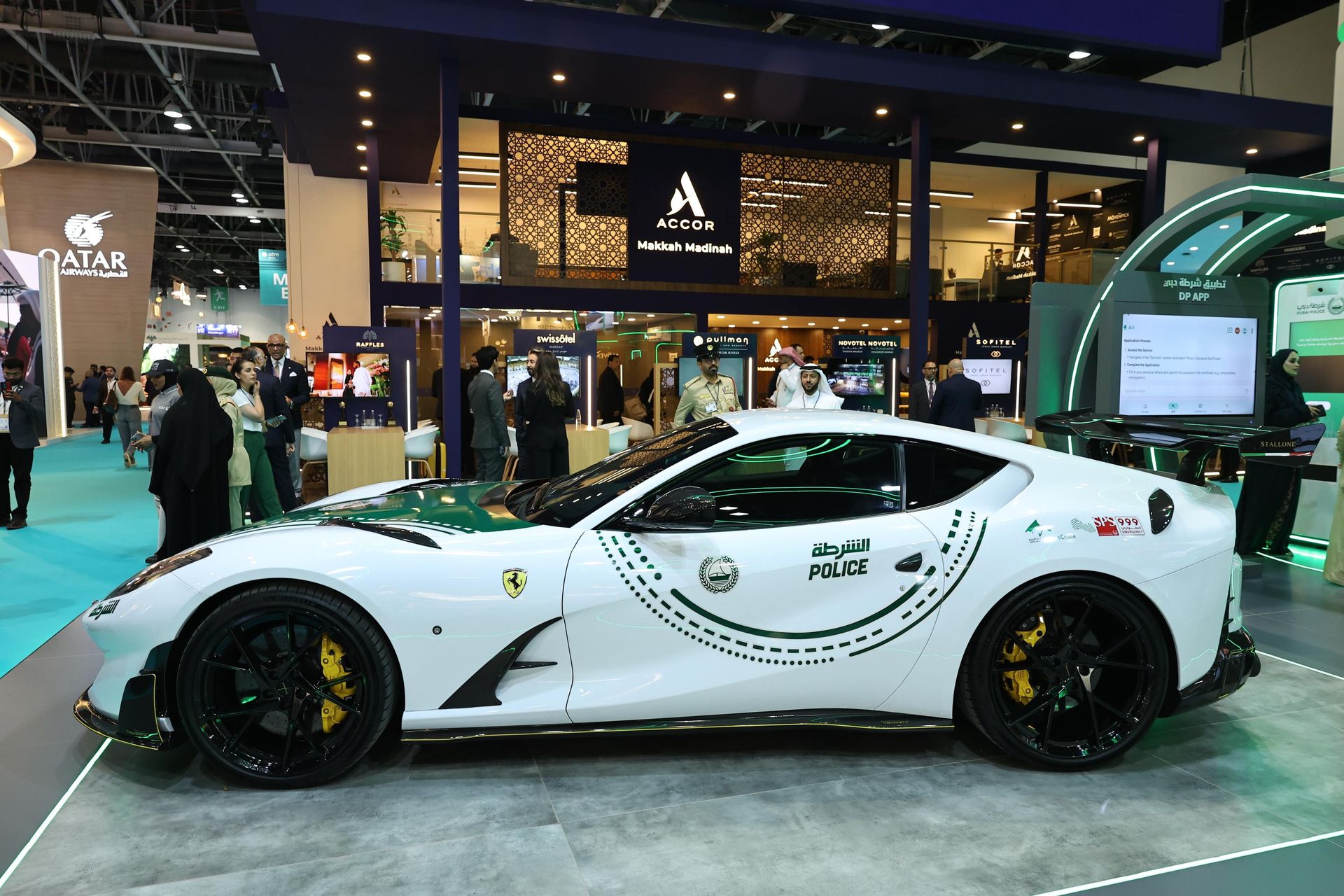 Dubajska policja wzmacnia flotę o Ferrari 812 Superfast od Mansory