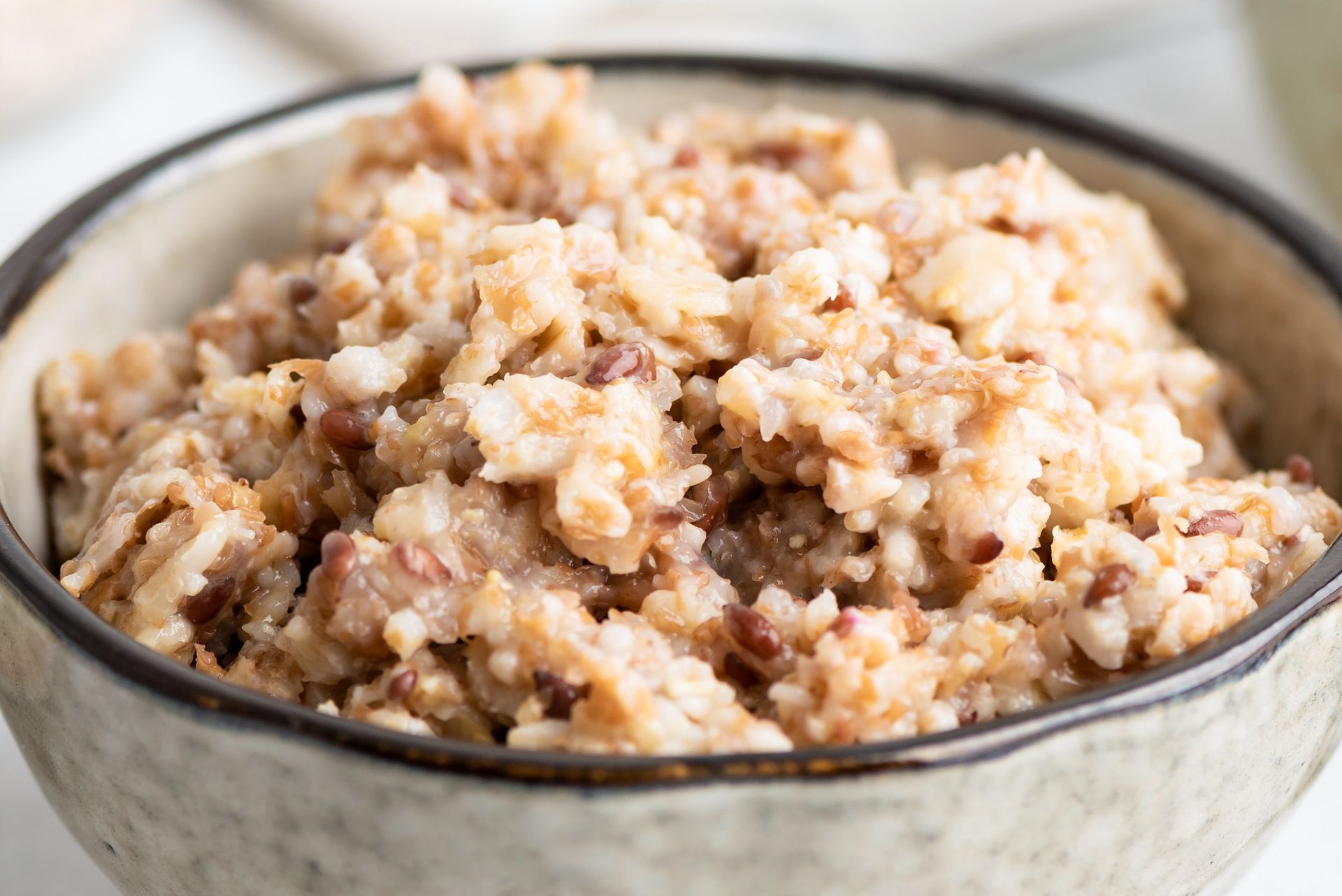 Owsianka, która smakuje jak kawa i szarlotka w jednym. Musisz spróbować