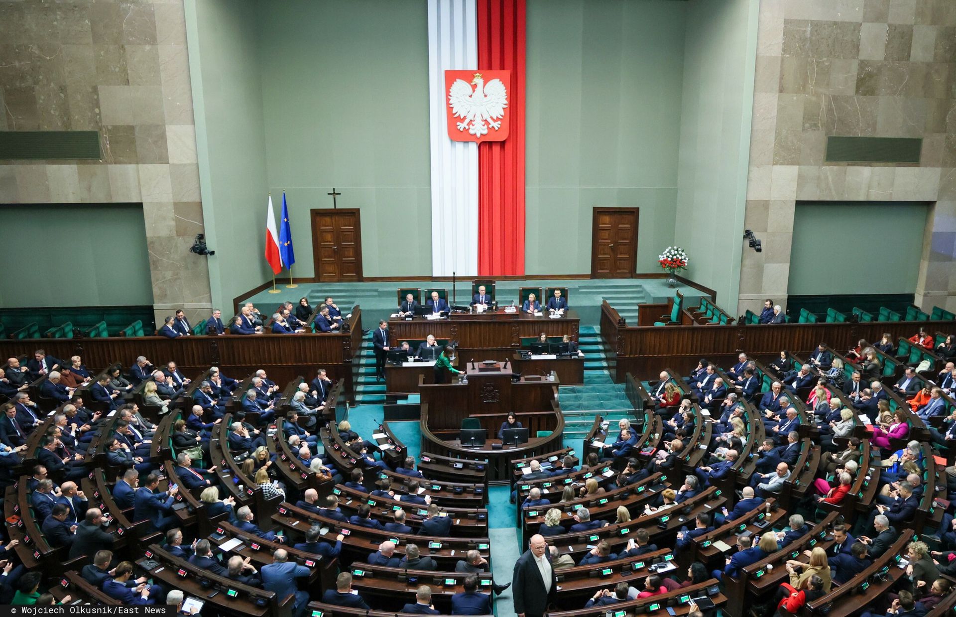 Seria podwyżek dla posłów. Ujawniono kwoty