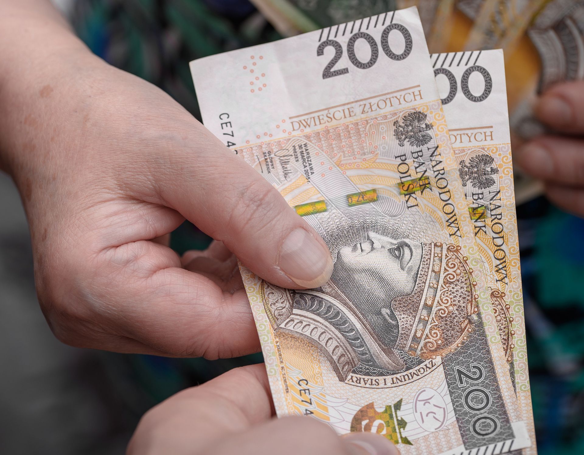 Zasiłek na opiekę nad rodzicem. Trzeba spełnić kilka warunków